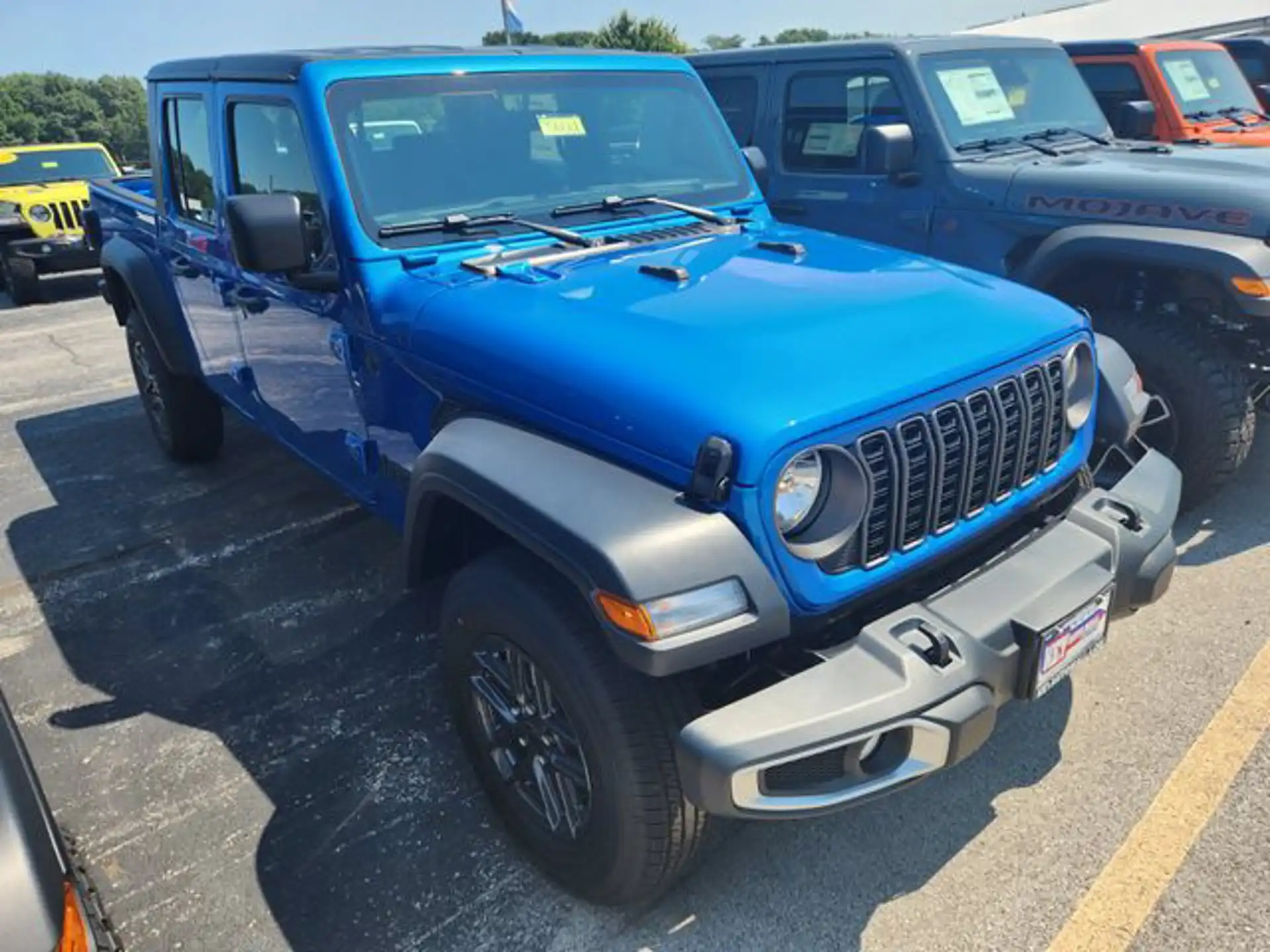 2026 Jeep Gladiator Sport Auto's photo