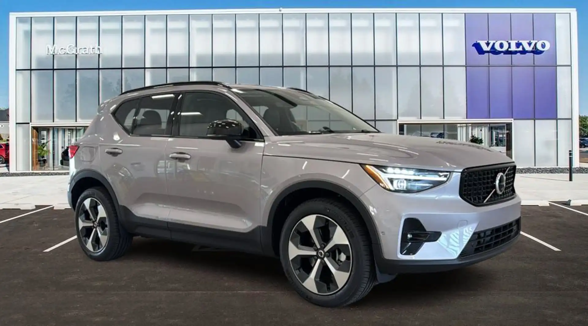 2026 Volvo XC40 B5 Plus Dark AWD's photo