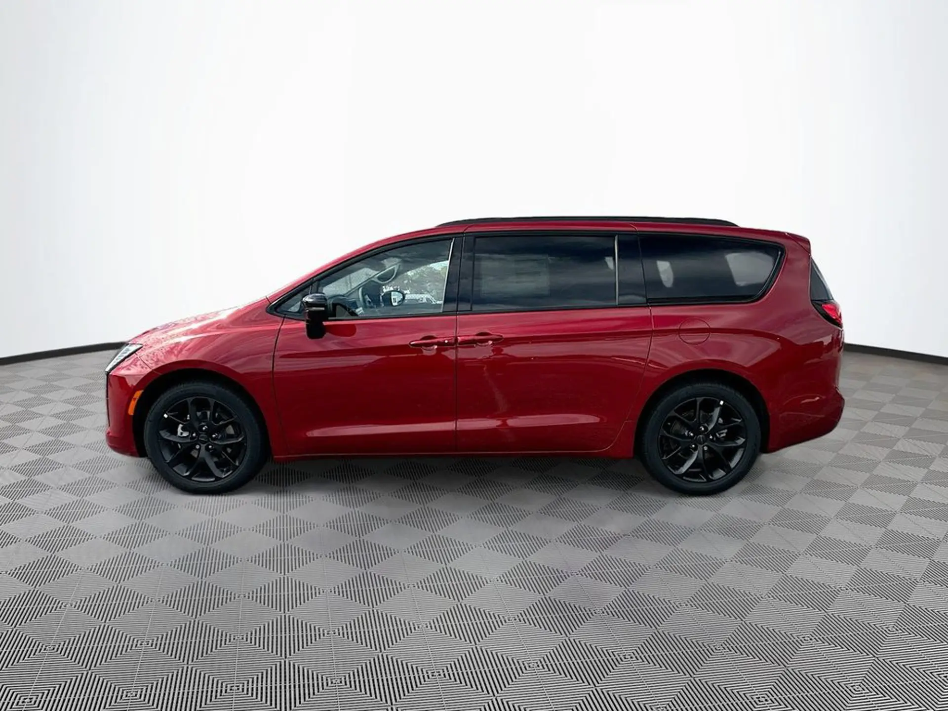 2027 Chrysler Pacifica Limited photo 5