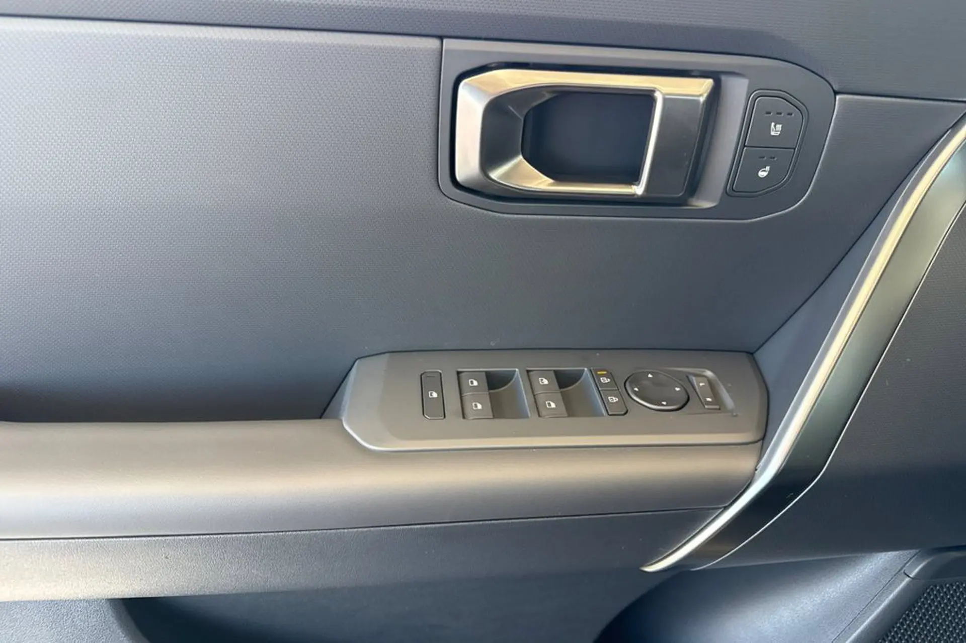 2027 Kia Seltos X-Line S AWD photo 5