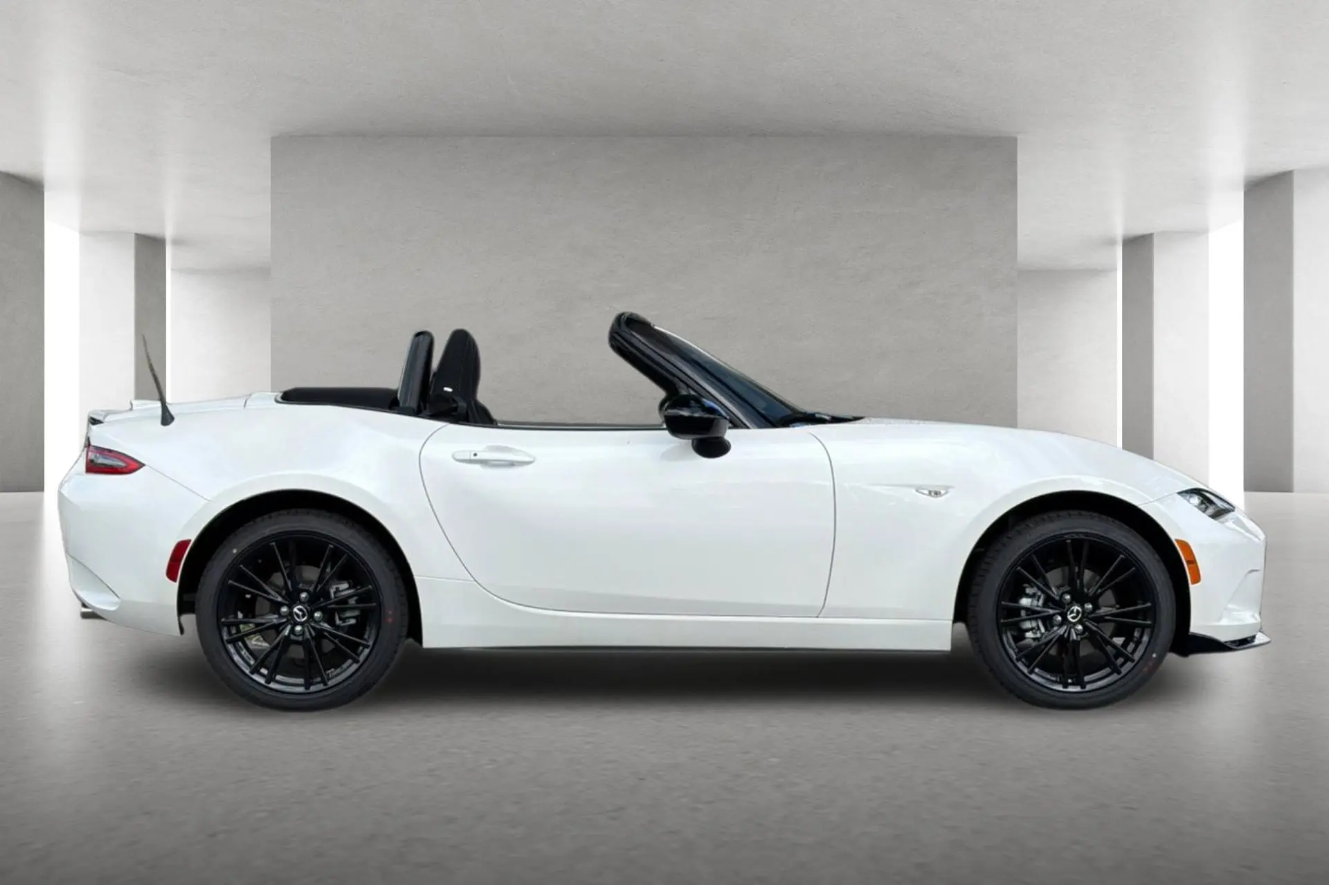 2026 Mazda MX-5 Miata Club photo 3