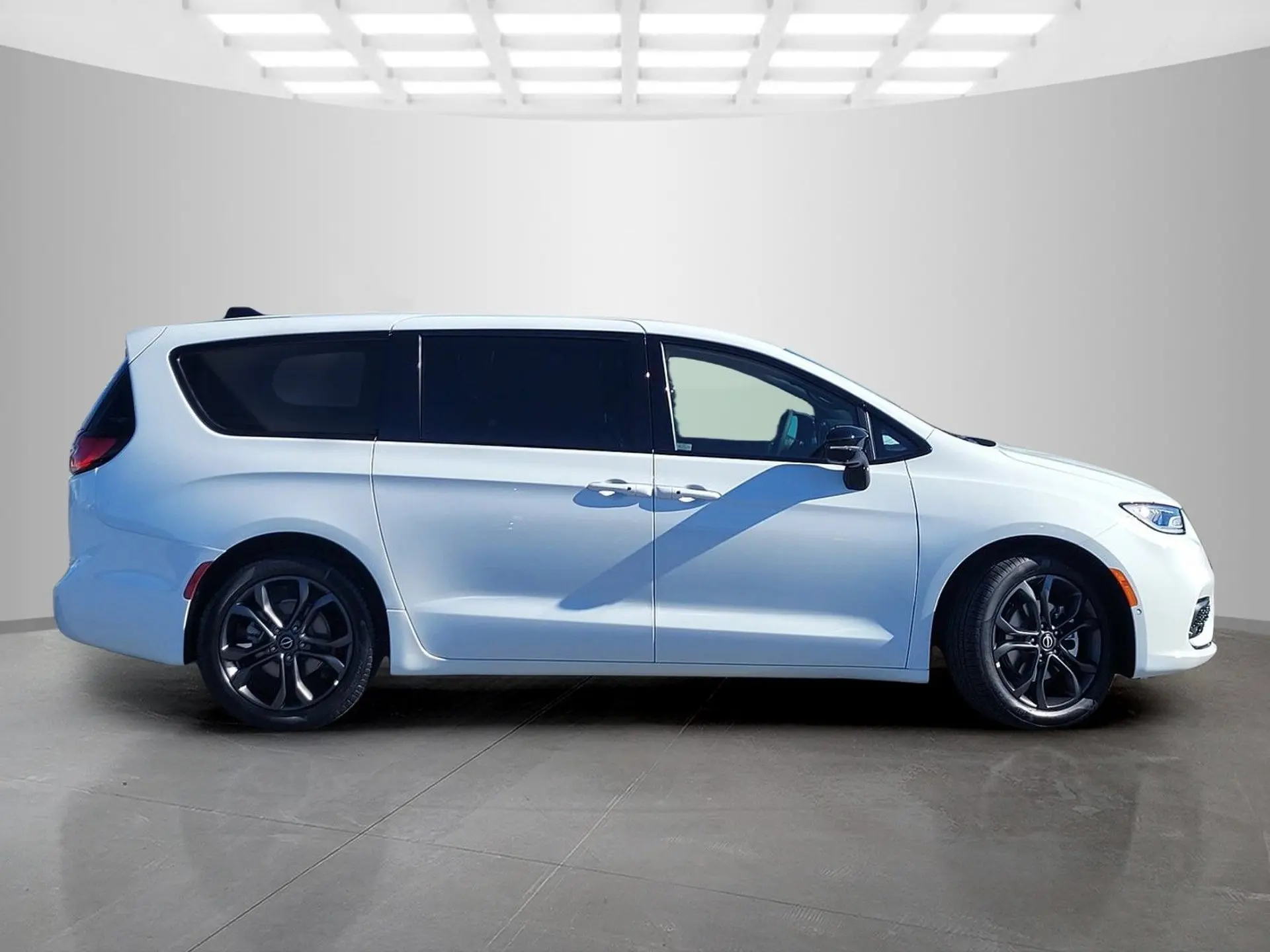 2026 Chrysler Pacifica Select photo 3