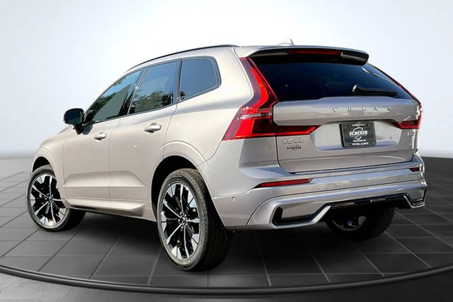 2026 Volvo XC60 B5 Plus Dark AWD photo 4