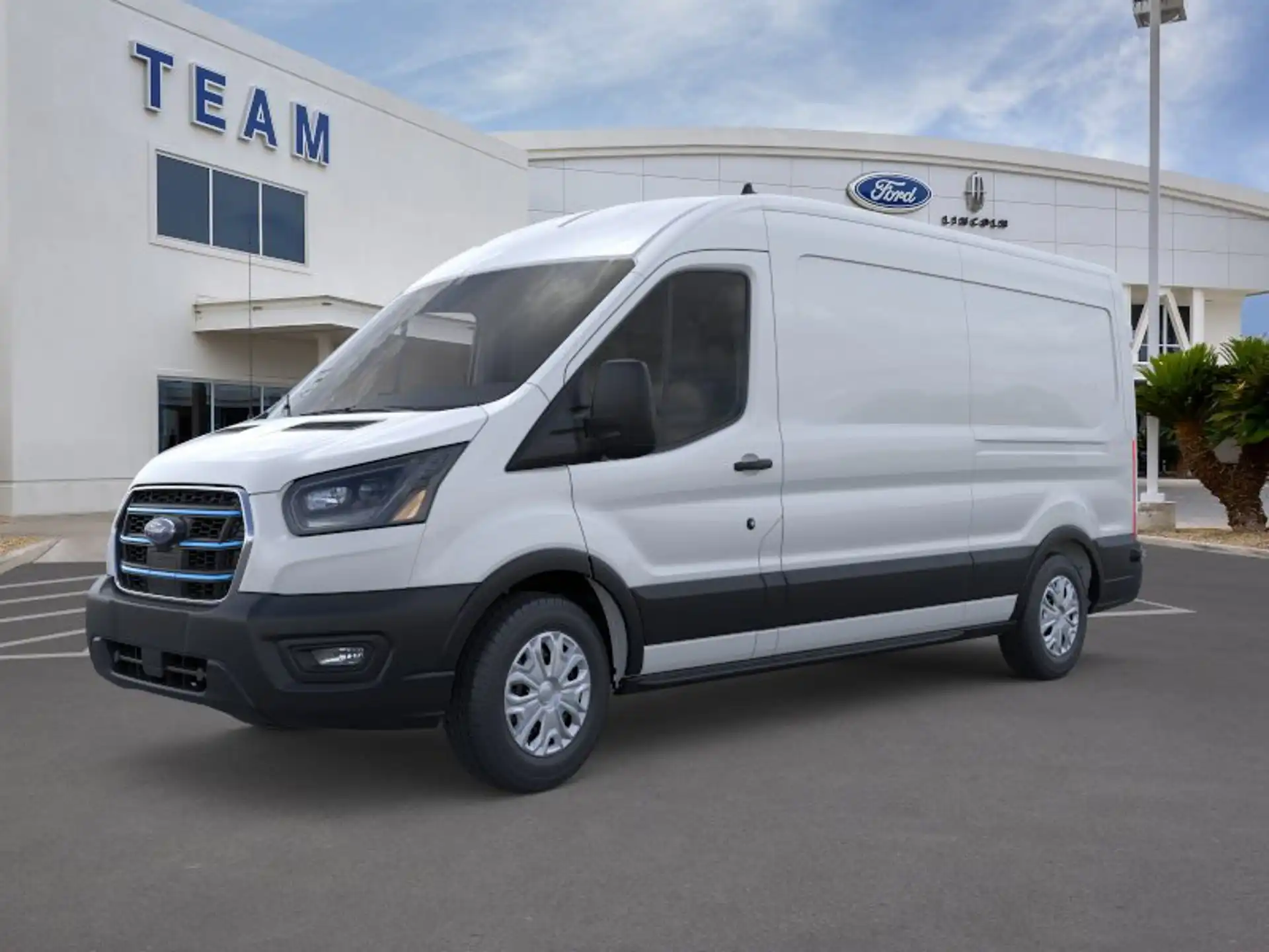 2025 Ford E-Transit BEV 350 Med Roof 148 WB's photo