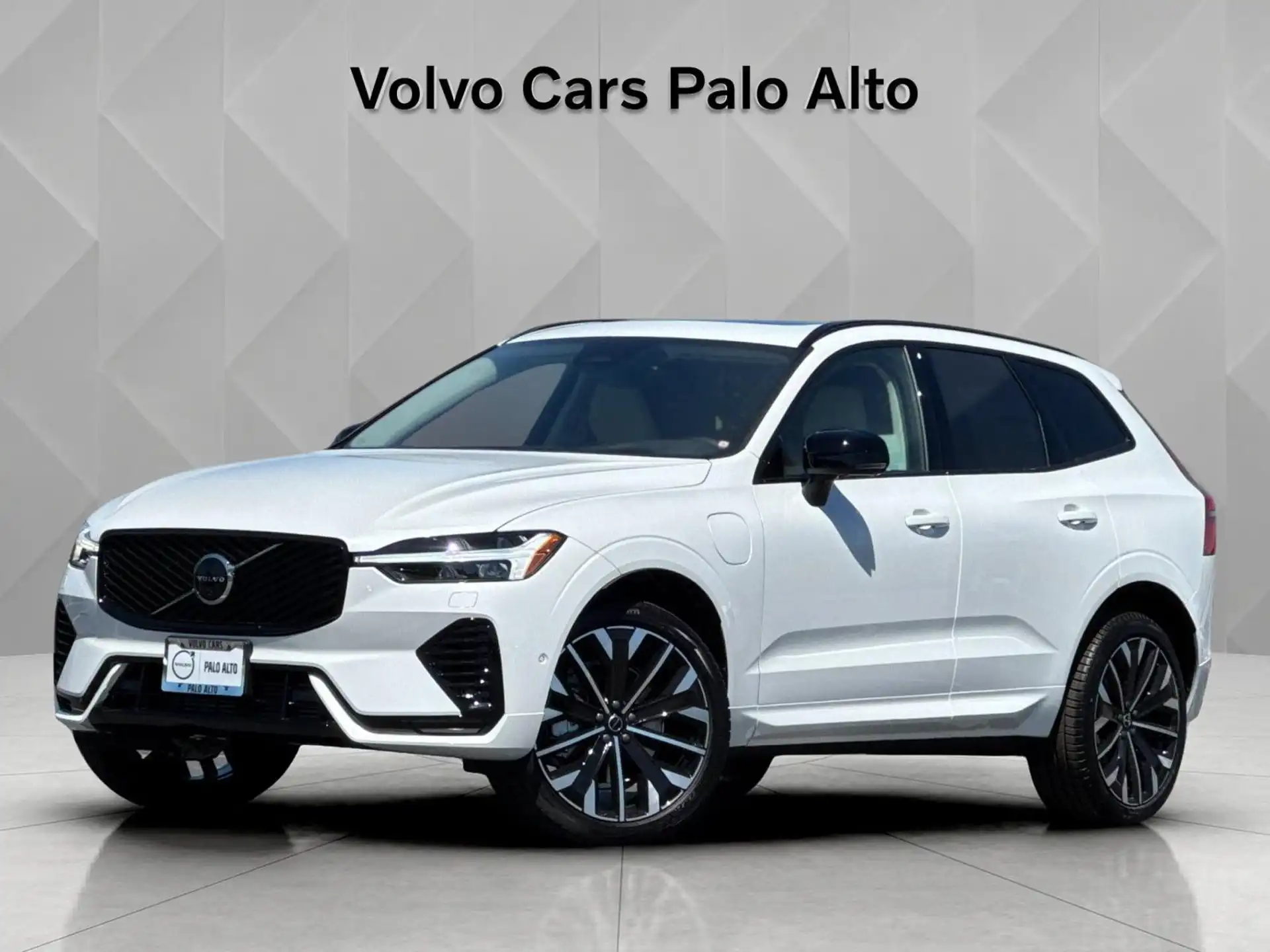 2026 Volvo XC60 T8 Ultra Dark AWD's photo