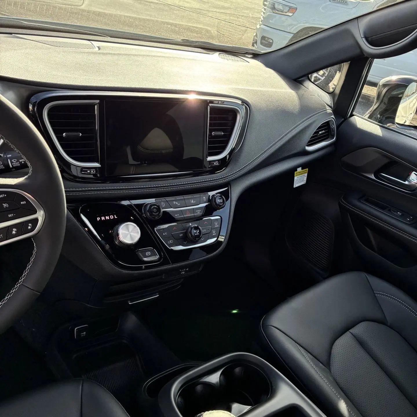 2026 Chrysler Pacifica Select photo 5