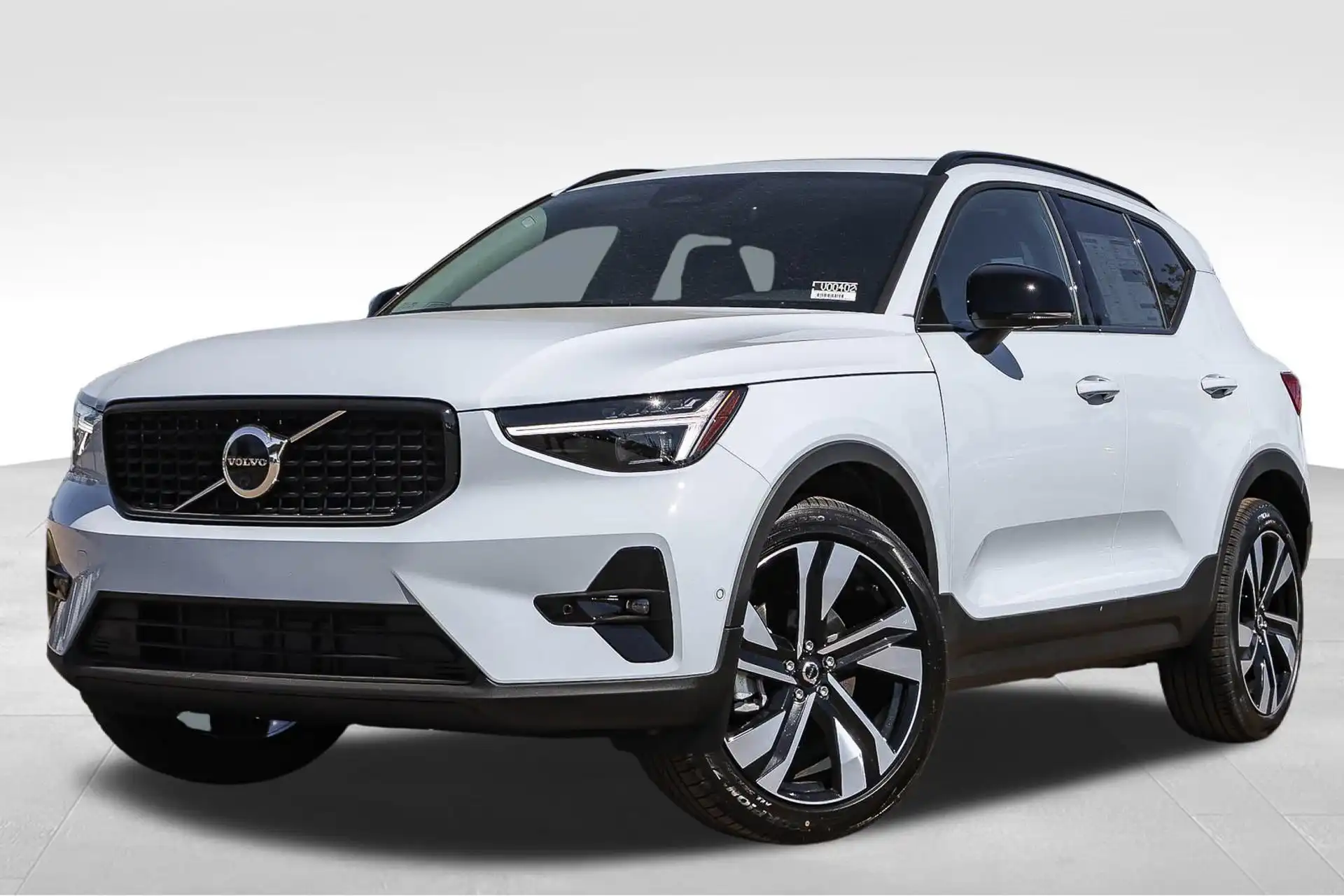 2026 Volvo XC40 B5 Plus Dark AWD's photo