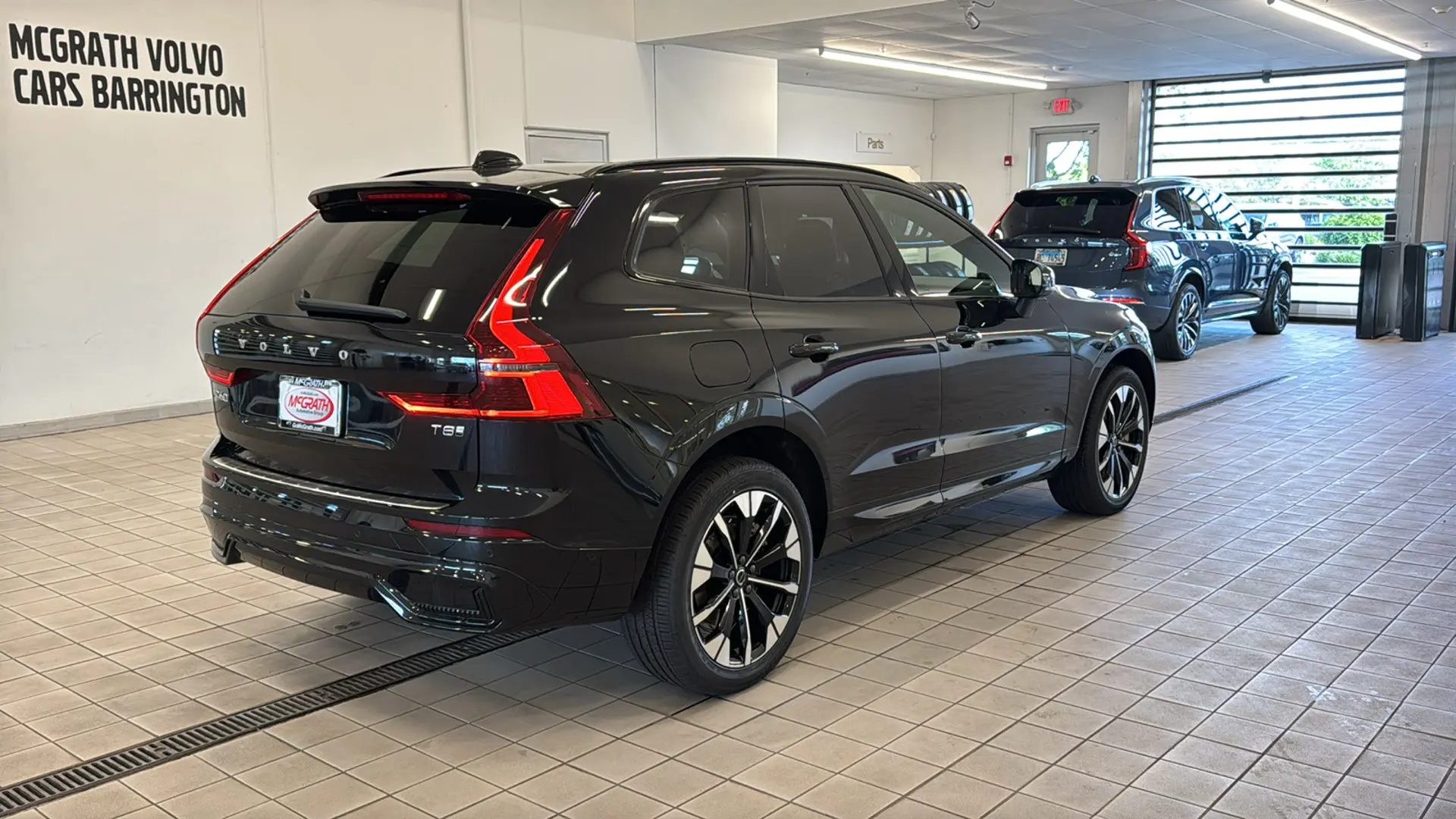 2026 Volvo XC60 T8 Plus Dark AWD photo 4