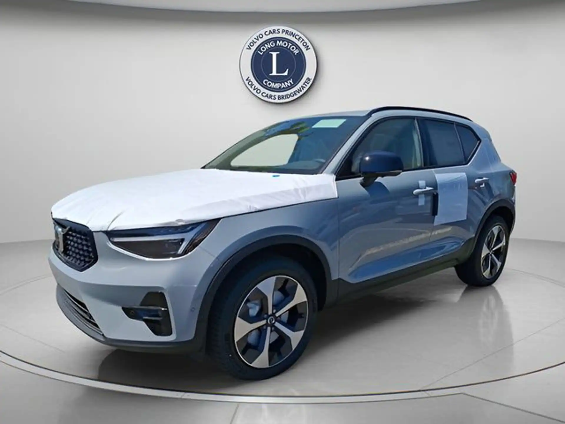 2026 Volvo XC40 B5 Plus Dark AWD's photo