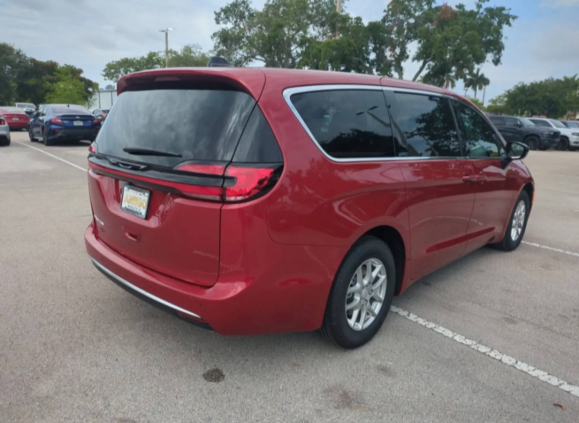 2027 Chrysler Pacifica Select photo 5