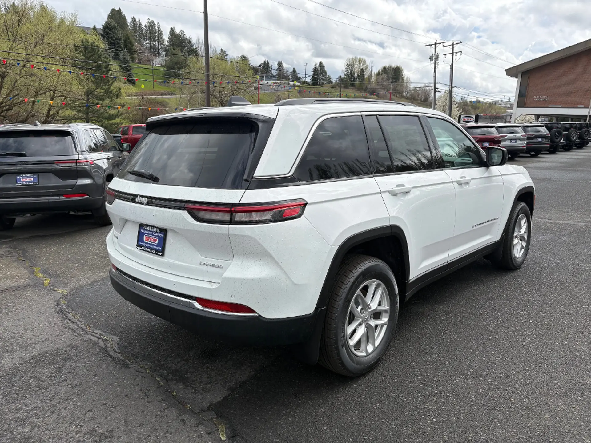2026 Jeep Grand Cherokee Laredo X 4x4 photo 5