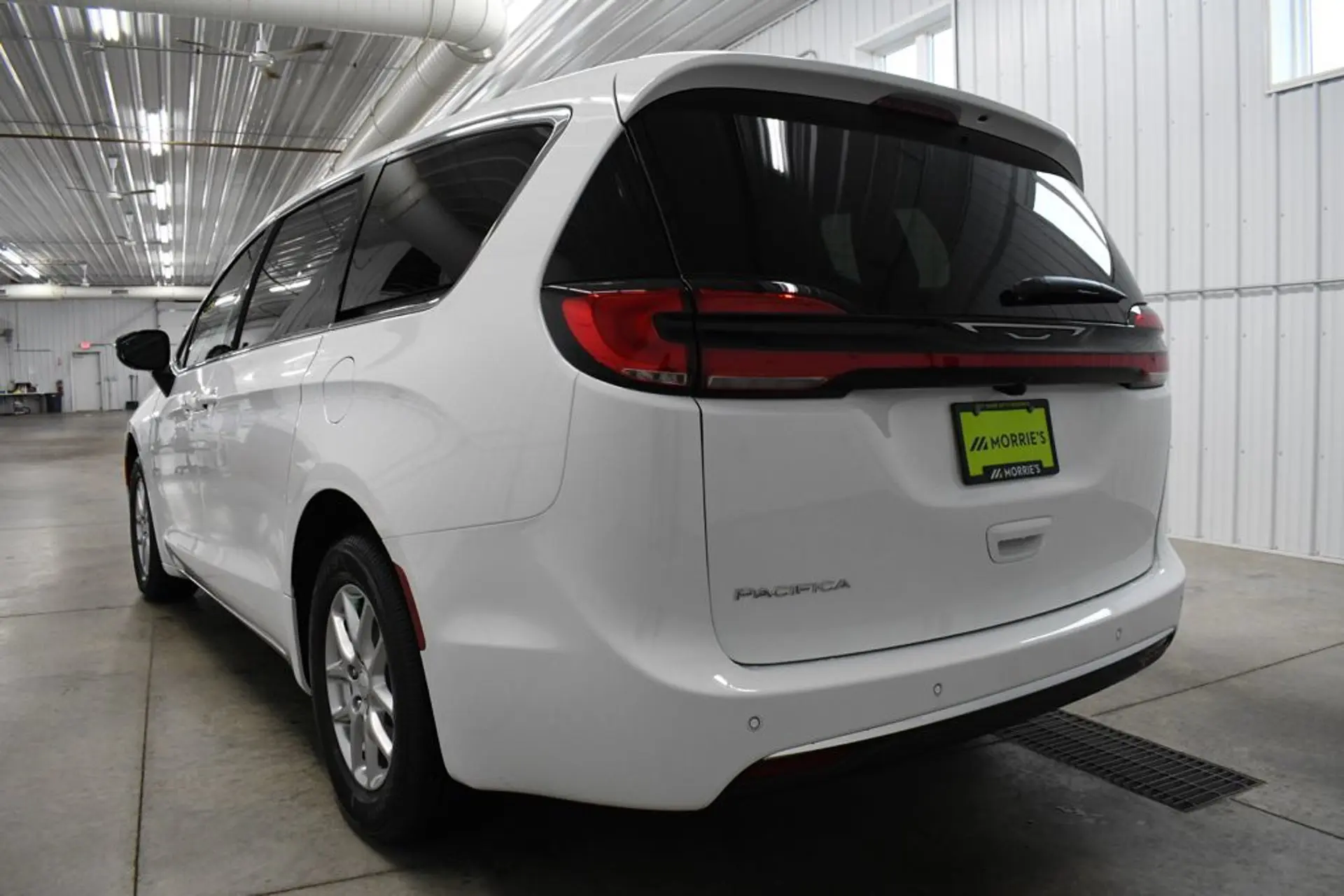 2027 Chrysler Pacifica Select photo 5