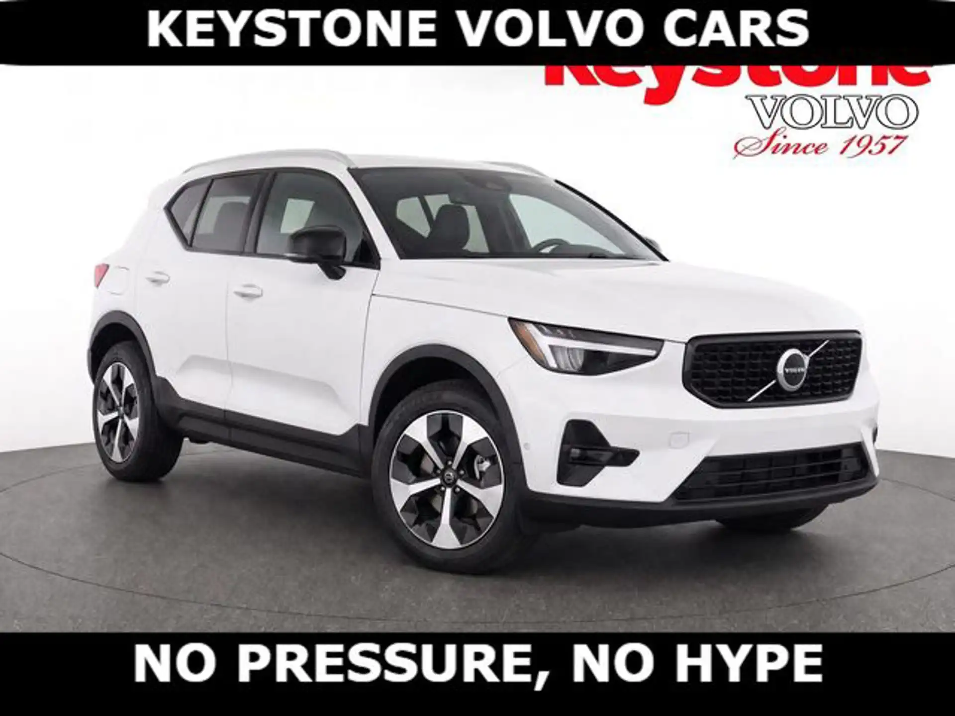 2026 Volvo XC40 B5 Plus Dark AWD's photo