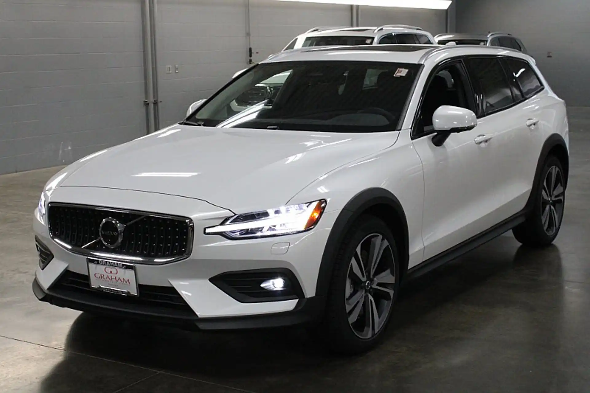2026 Volvo V60 Cross Country B5 Plus AWD's photo