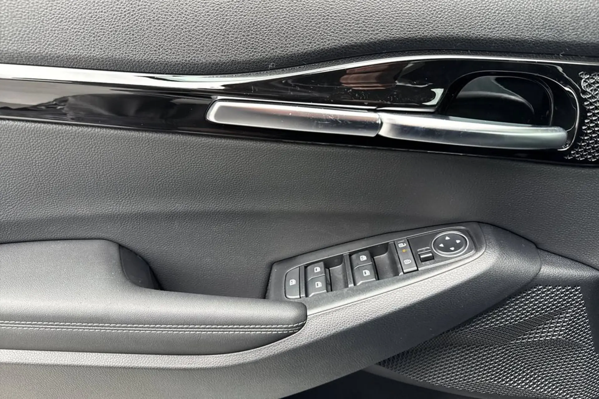 2026 Kia Seltos 2.0 EX AWD photo 3