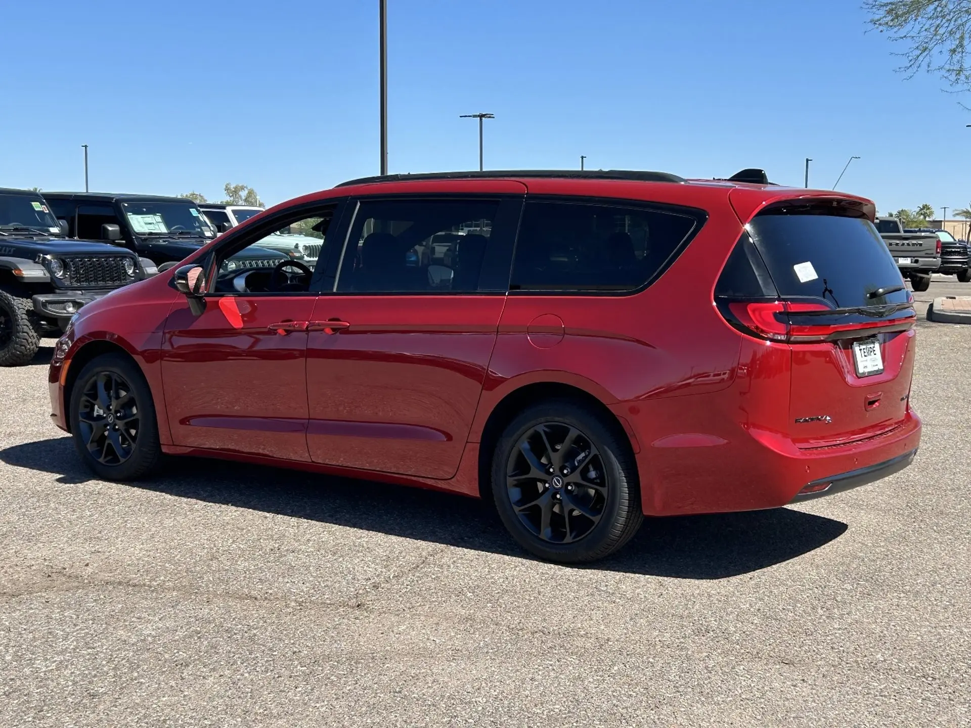 2026 Chrysler Pacifica Limited photo 3