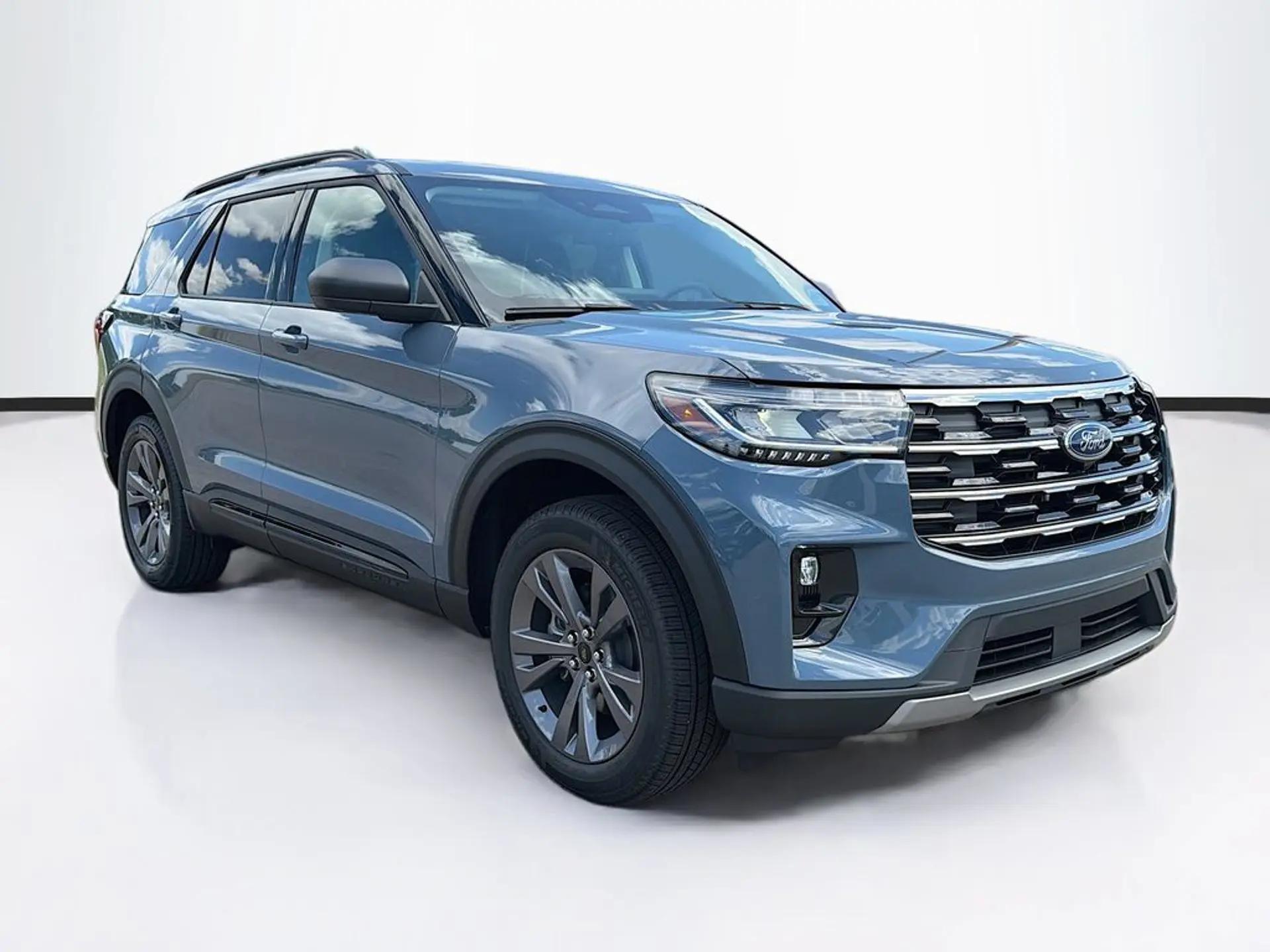 2026 Ford Explorer Active 4WD photo 3