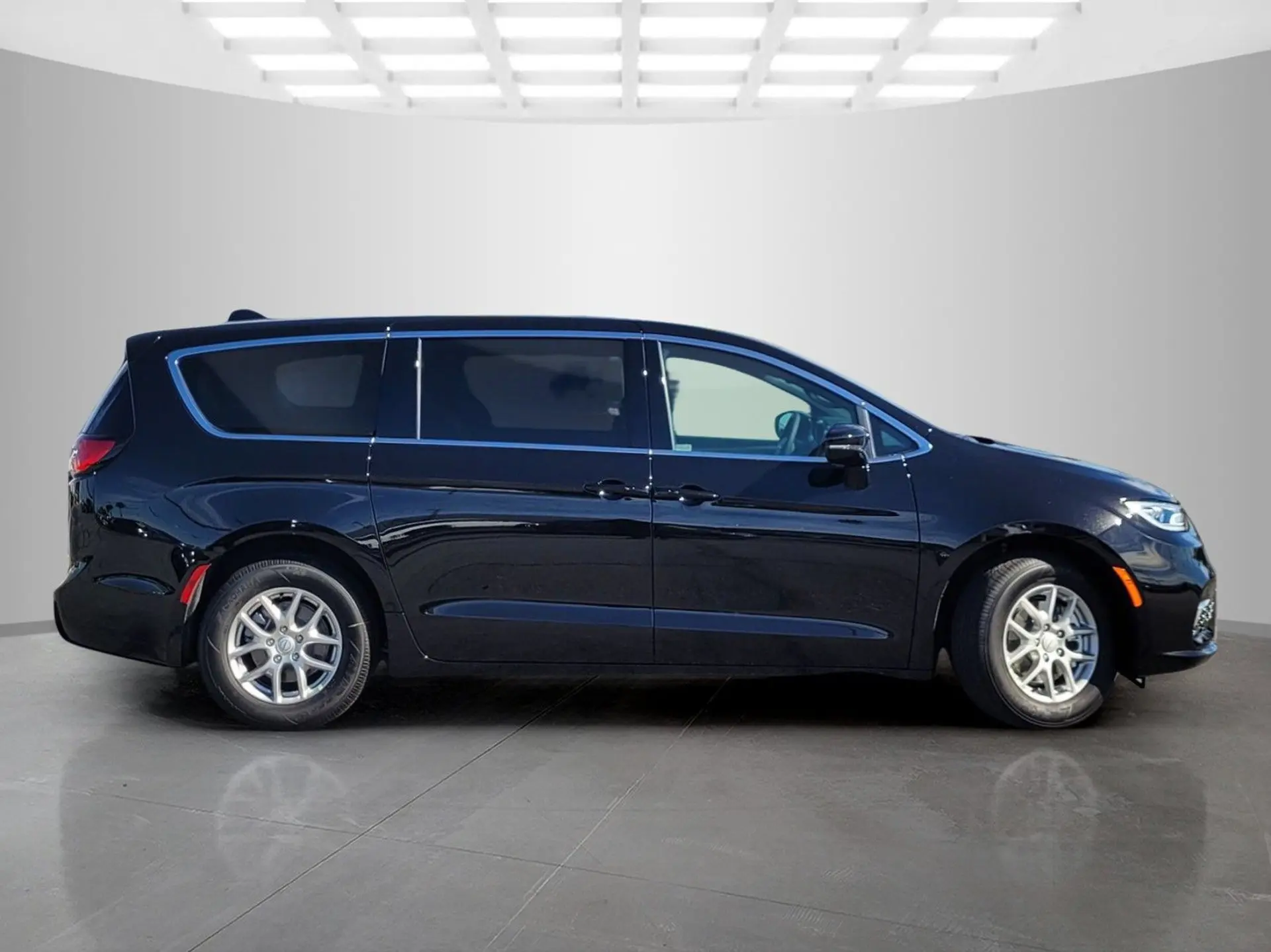 2026 Chrysler Pacifica Select photo 3