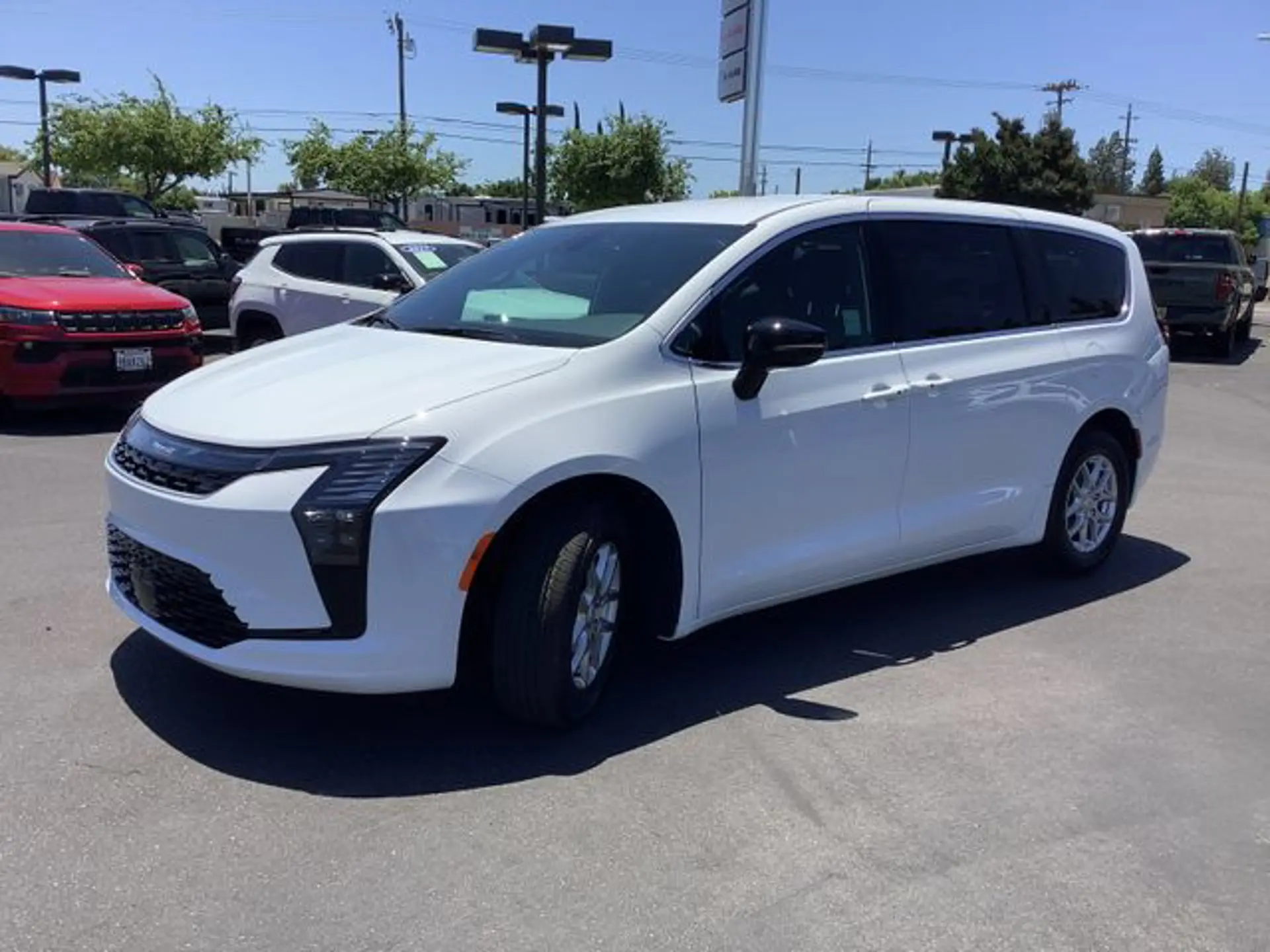 2027 Chrysler Pacifica Select photo 5