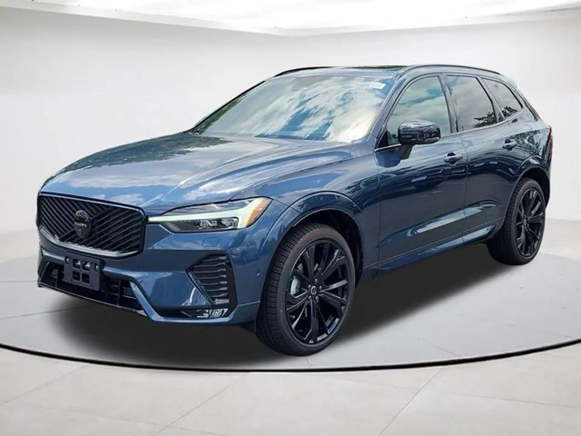 2026 Volvo XC60 B5 Ultra Black Edition Theme AWD's photo