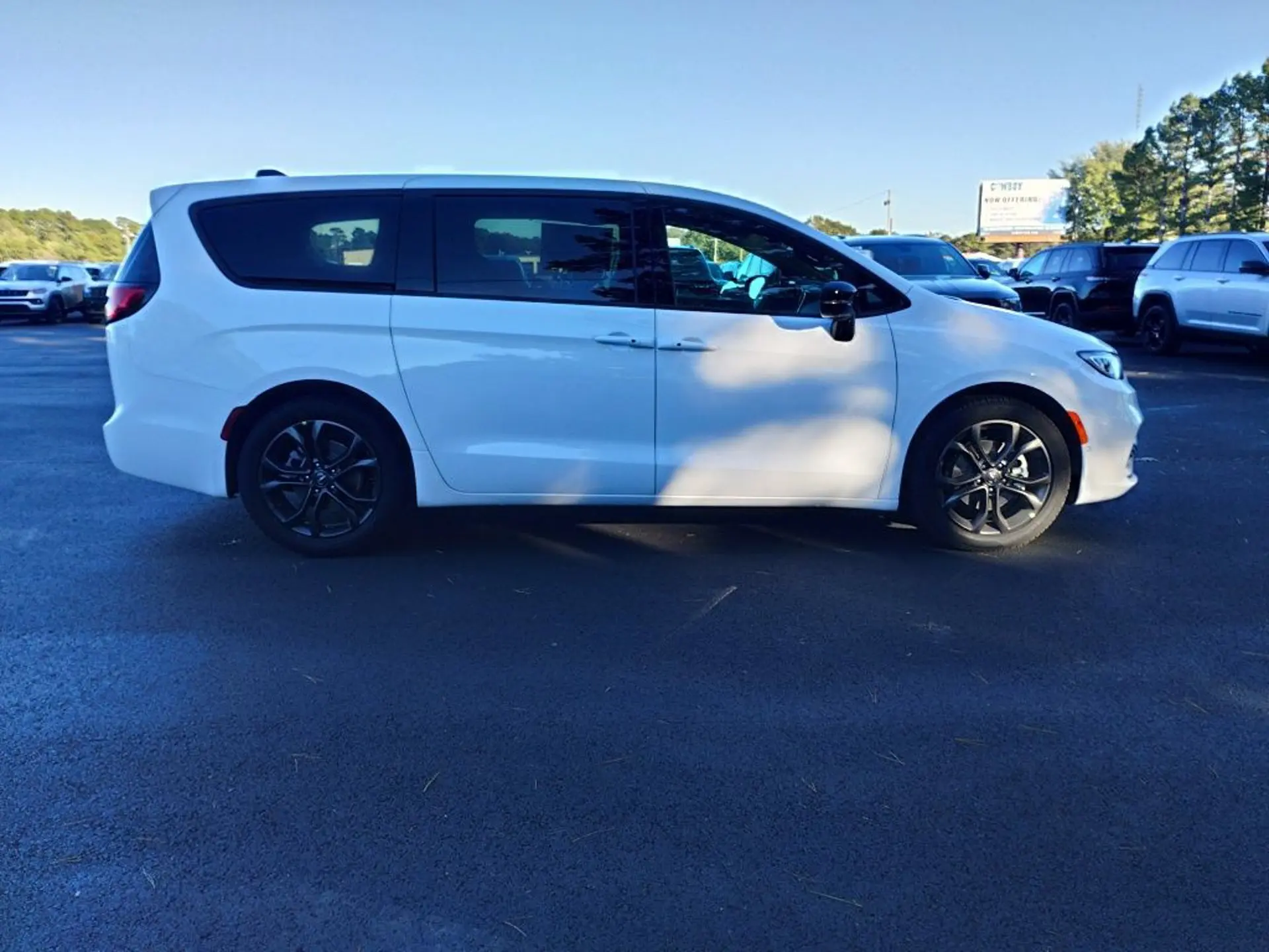 2026 Chrysler Pacifica Select photo 4