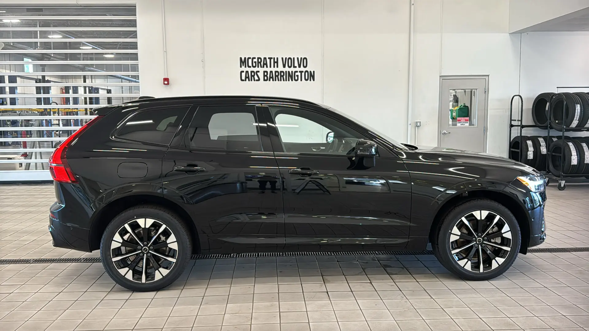 2026 Volvo XC60 T8 Plus Dark AWD photo 3
