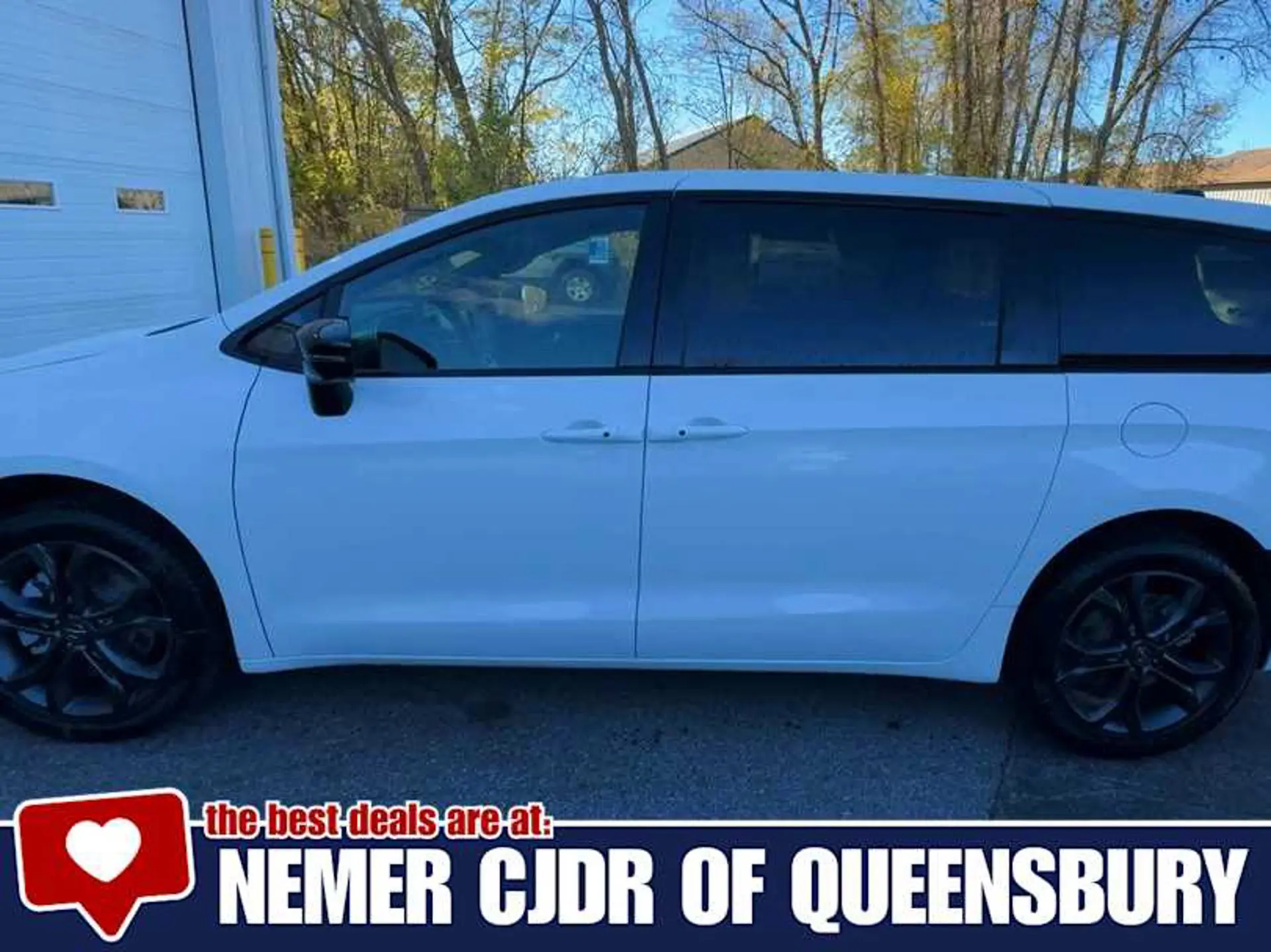 2026 Chrysler Pacifica Select AWD photo 5