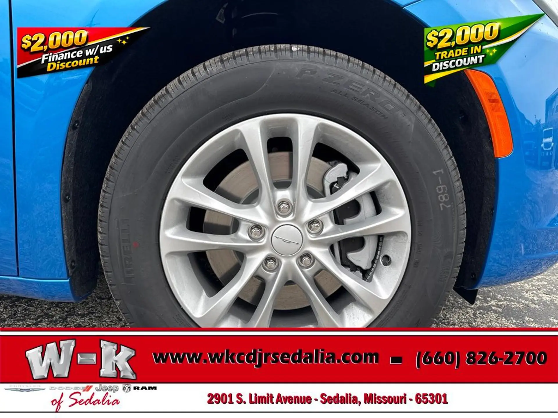 2027 Chrysler Pacifica Select AWD photo 4