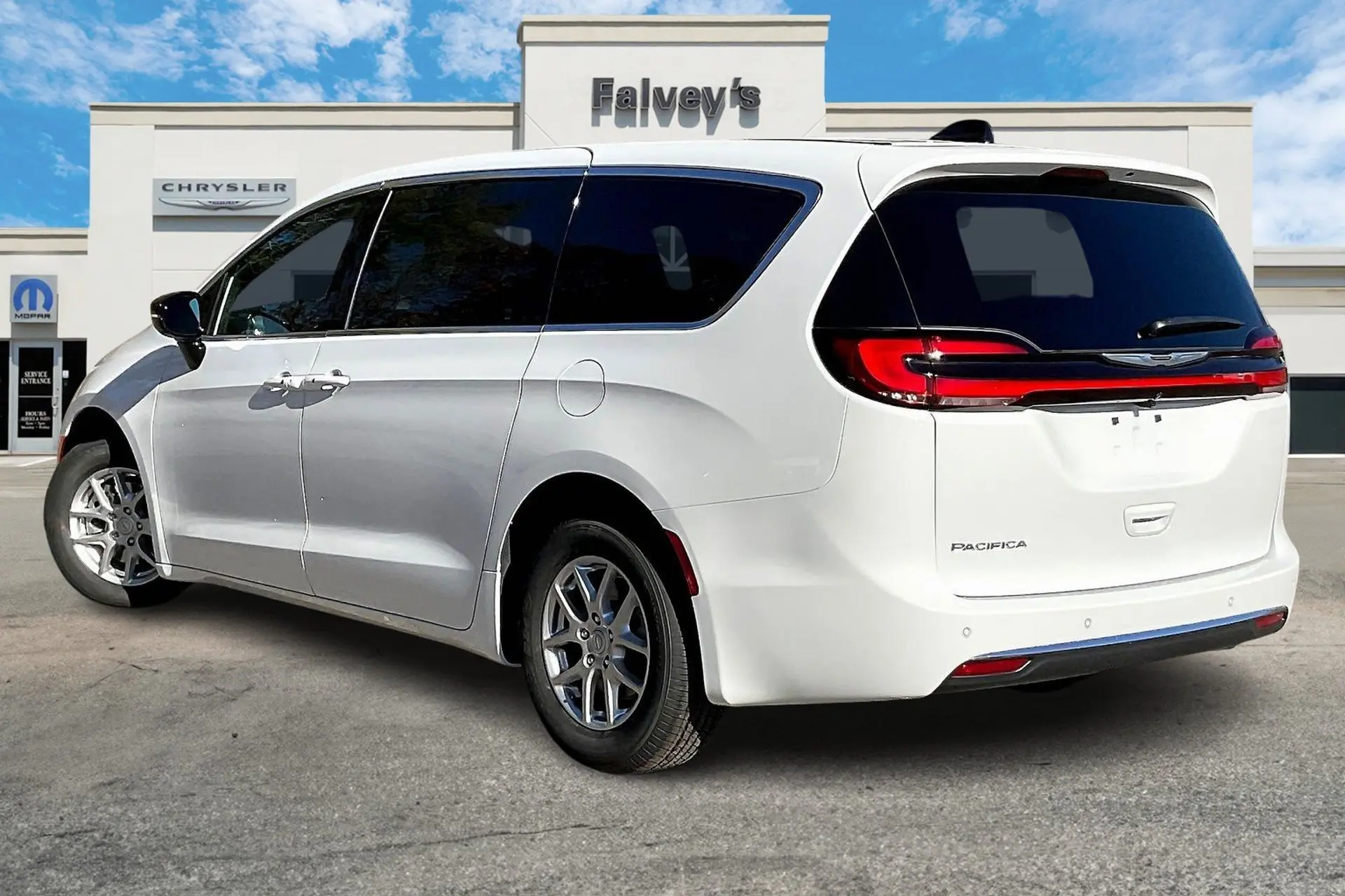 2026 Chrysler Pacifica Select photo 3