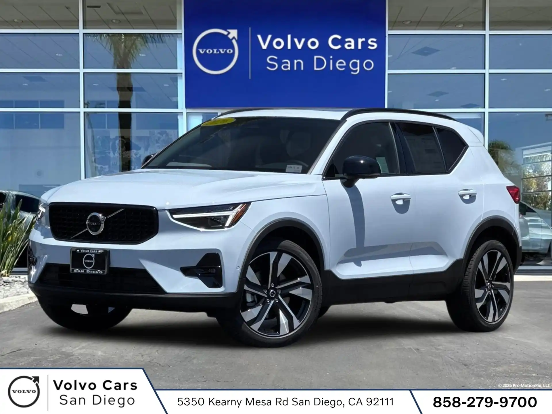 2026 Volvo XC40 B5 Plus Dark AWD's photo