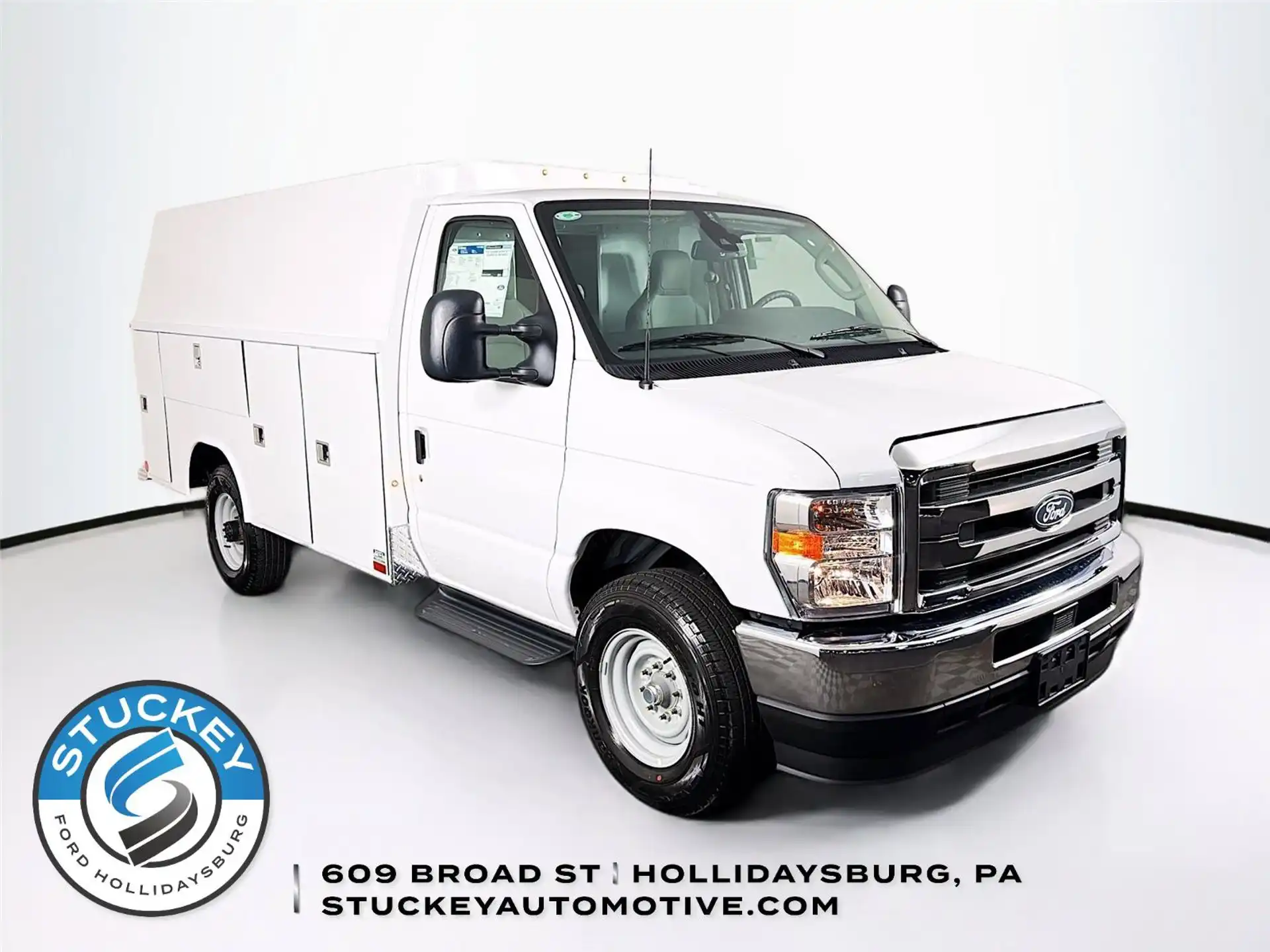 2027 Ford E-Series SRW E-350 Super Duty 138 in WB's photo