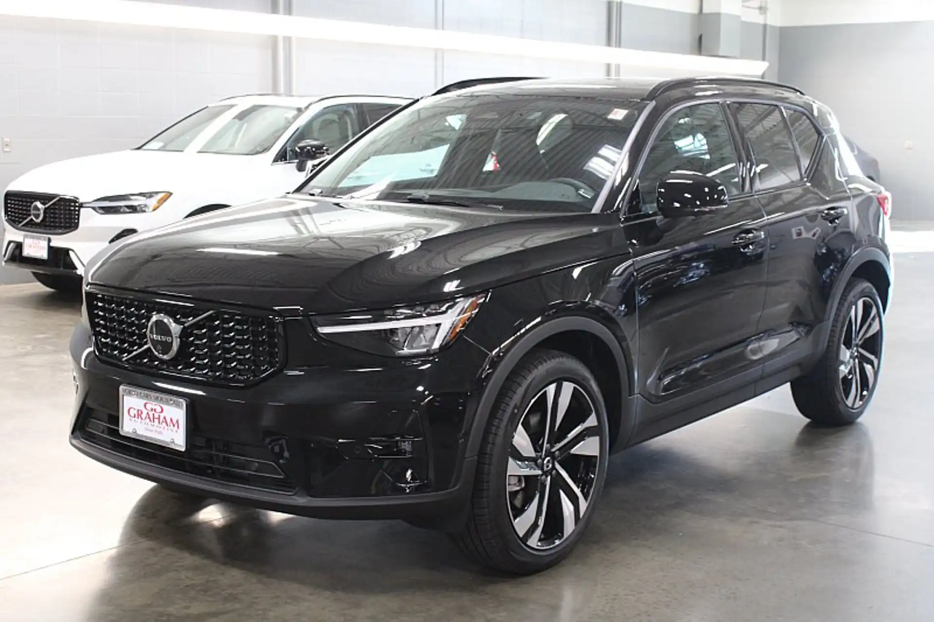 2025 Volvo XC40 B5 Plus Dark AWD's photo