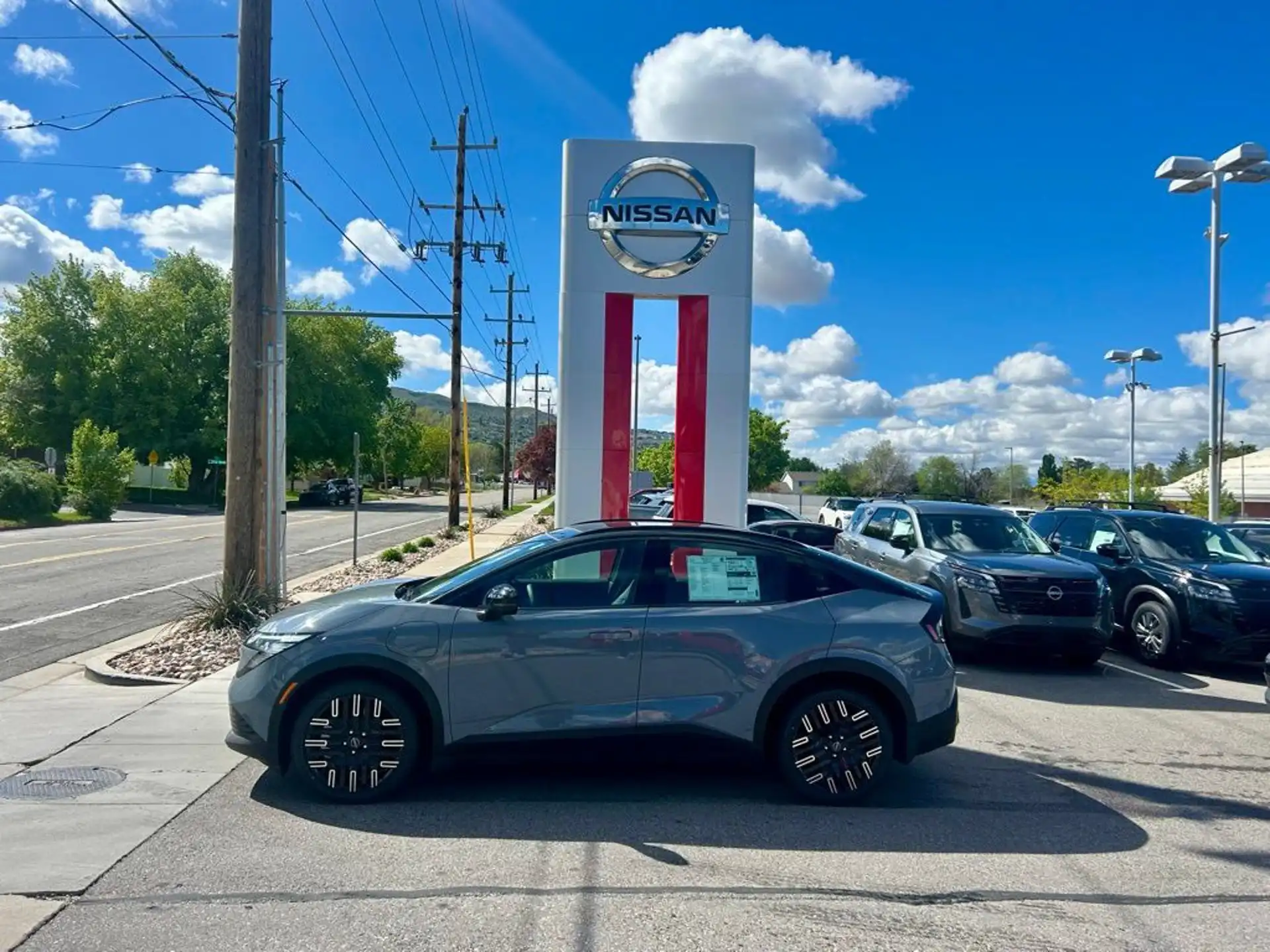 2026 Nissan Leaf Platinum+'s photo