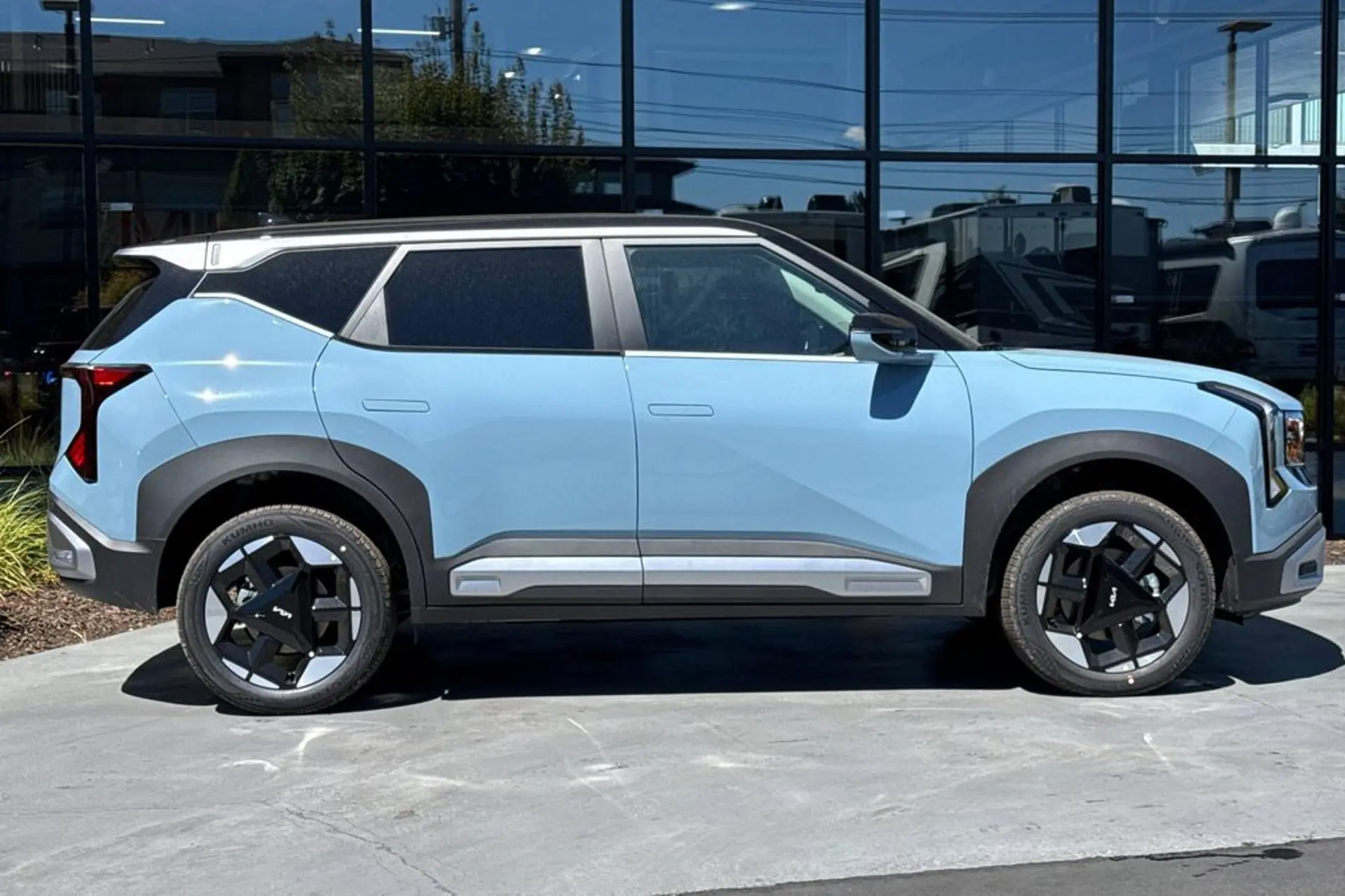 2027 Kia Seltos S AWD photo 3