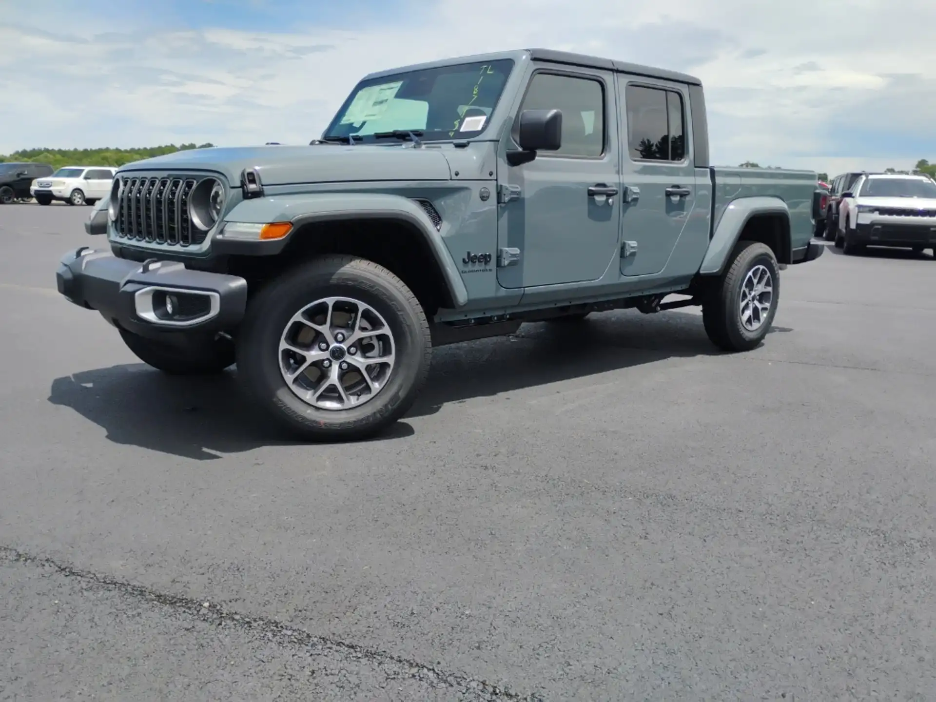 2026 Jeep Gladiator Sport S Auto's photo