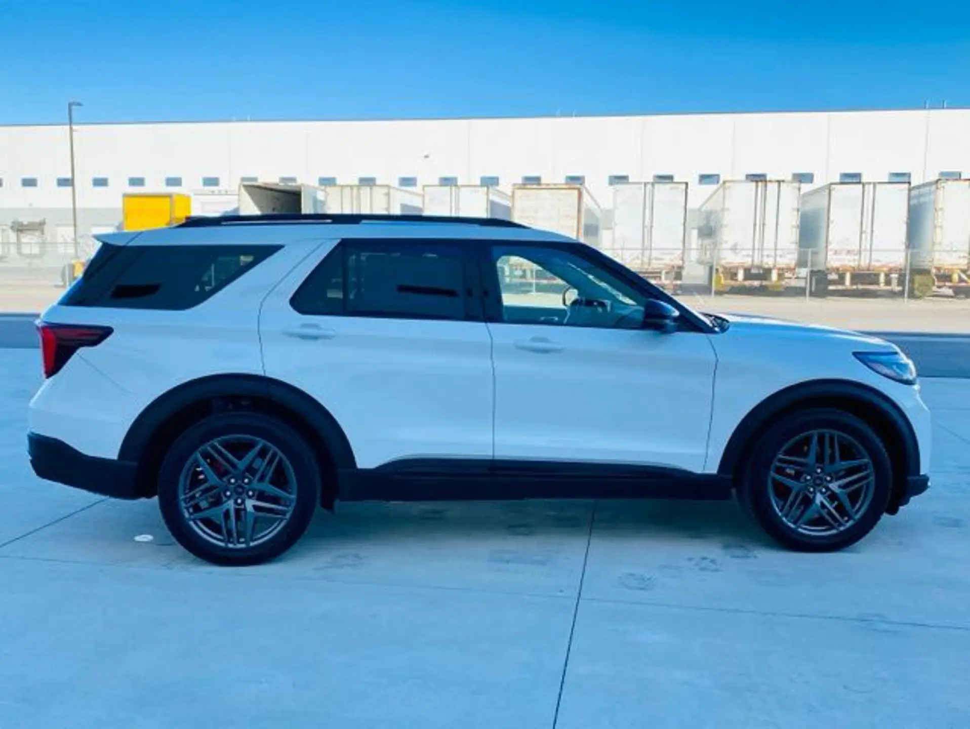 2026 Ford Explorer ST 4WD photo 4