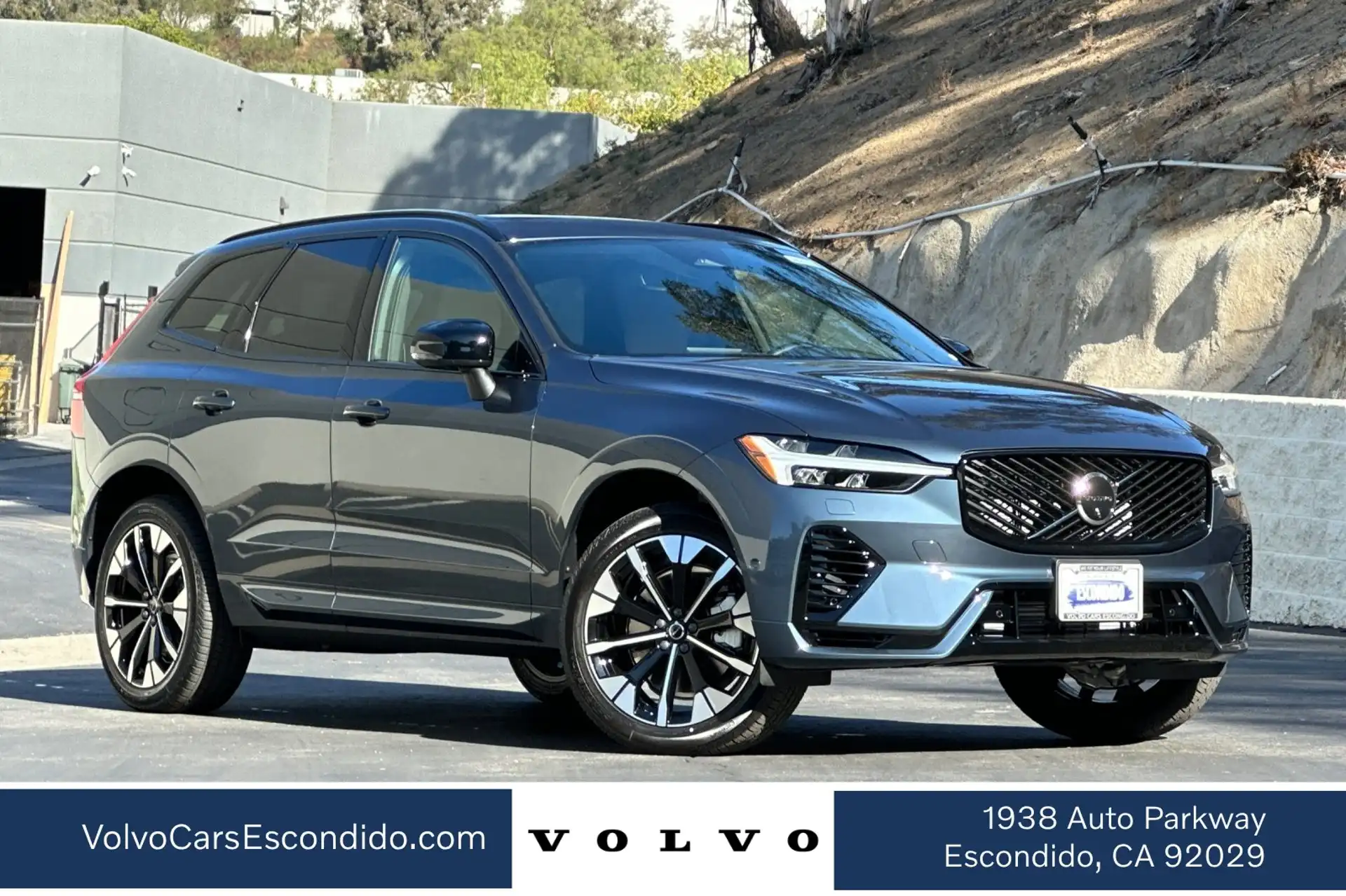 2026 Volvo XC60 T8 Plus Dark AWD's photo
