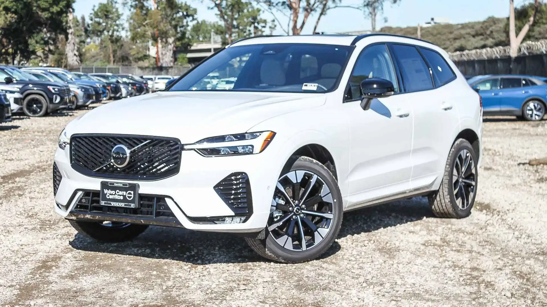 2026 Volvo XC60 B5 Plus Dark AWD's photo
