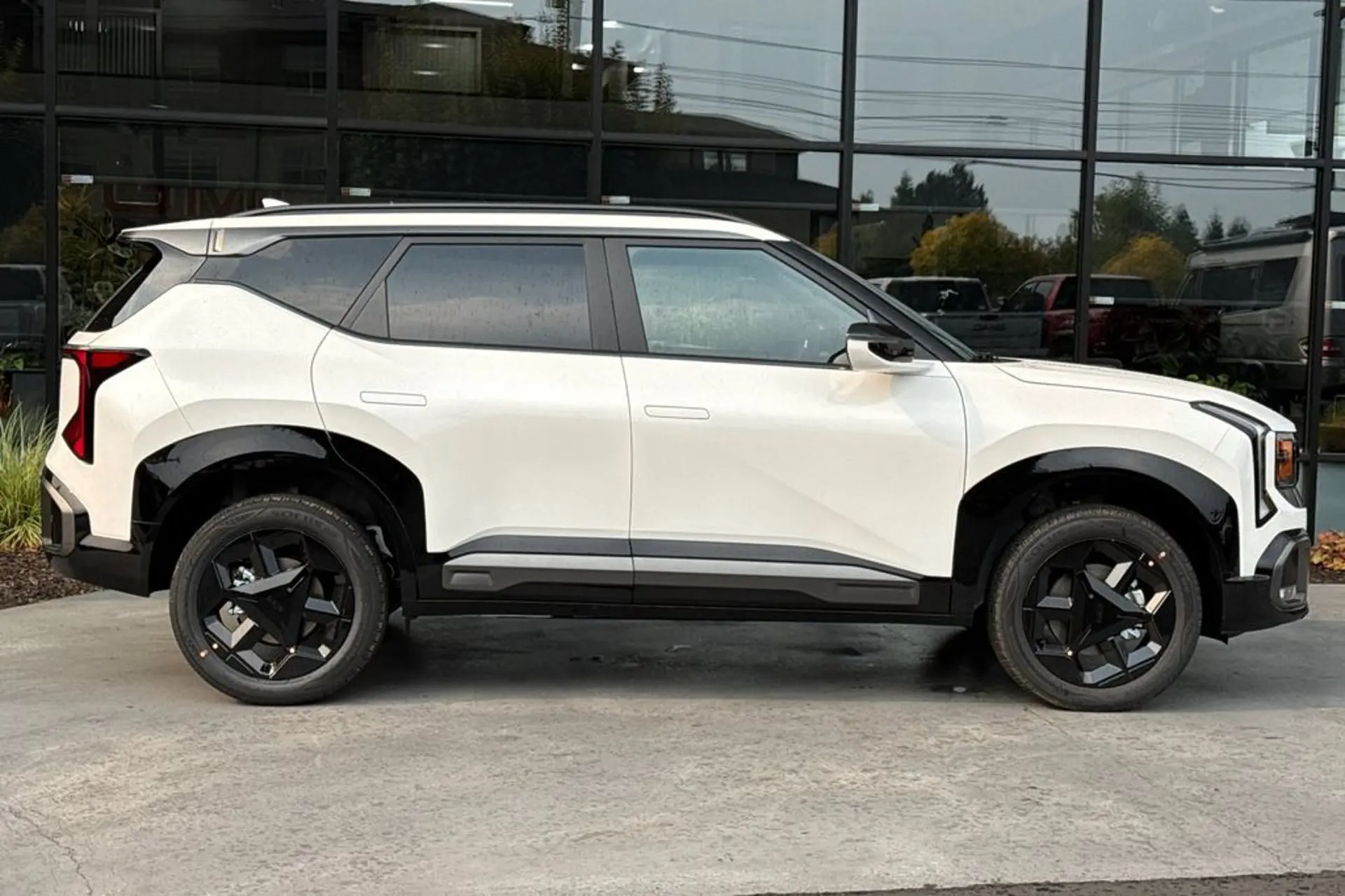 2027 Kia Seltos X-Line S AWD photo 3