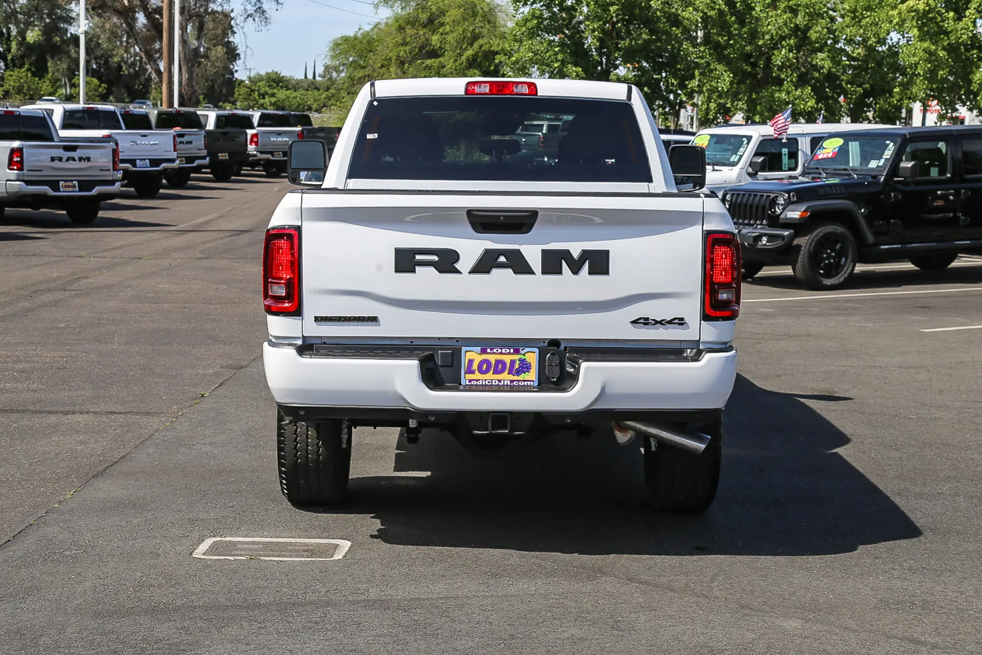 2026 RAM 3500 Big Horn 4X4 Crew Cab SWB photo 3