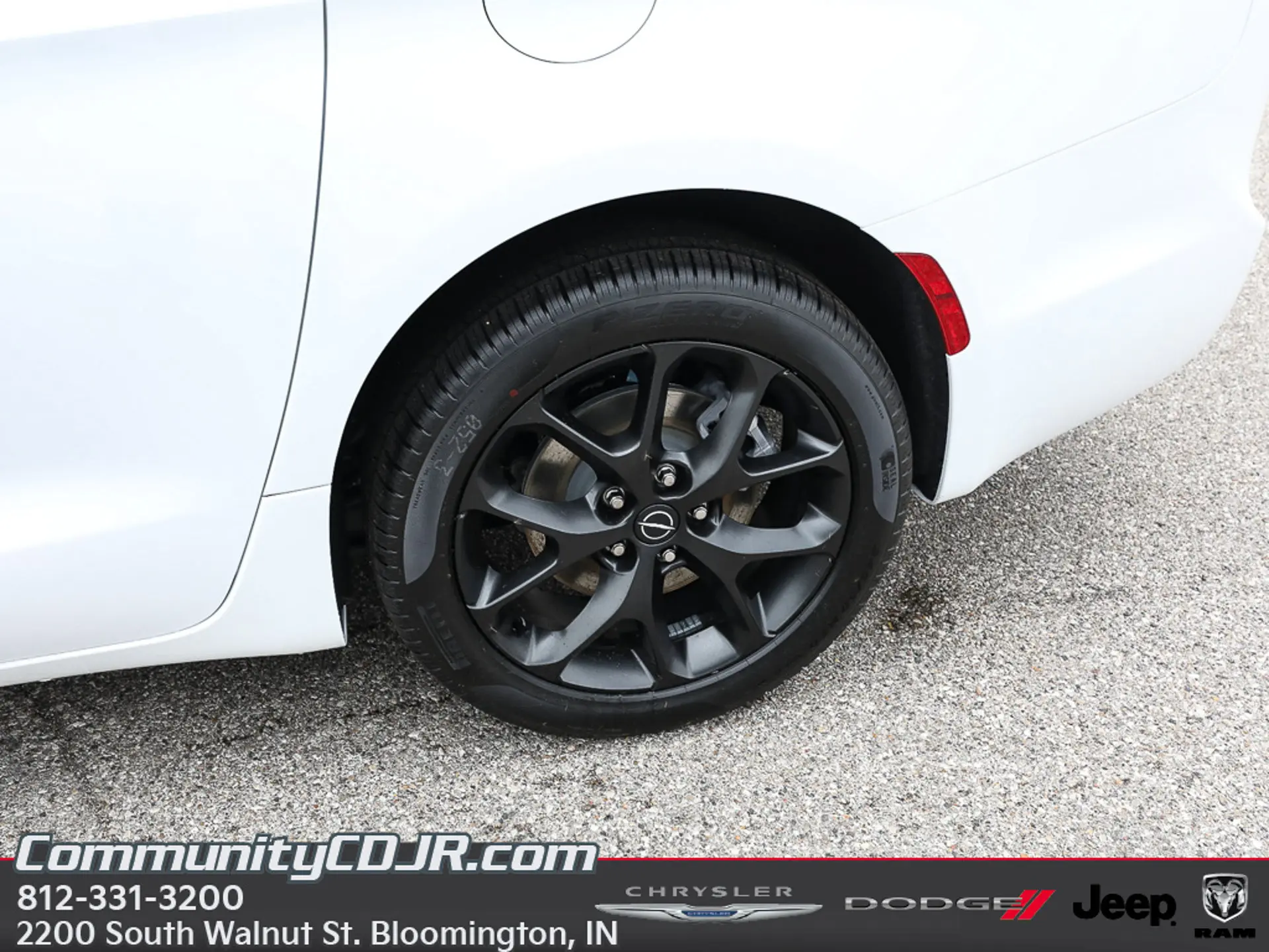 2026 Chrysler Pacifica Select AWD photo 3