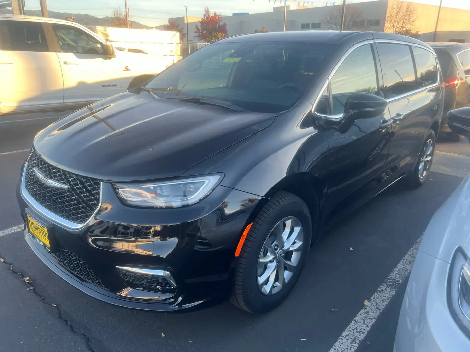 2026 Chrysler Pacifica Select AWD photo 3