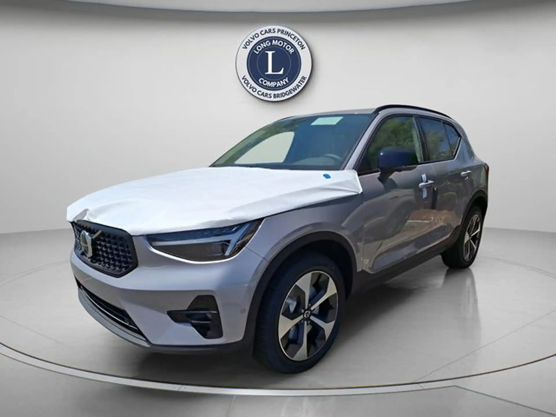 2026 Volvo XC40 B5 Plus Dark AWD's photo