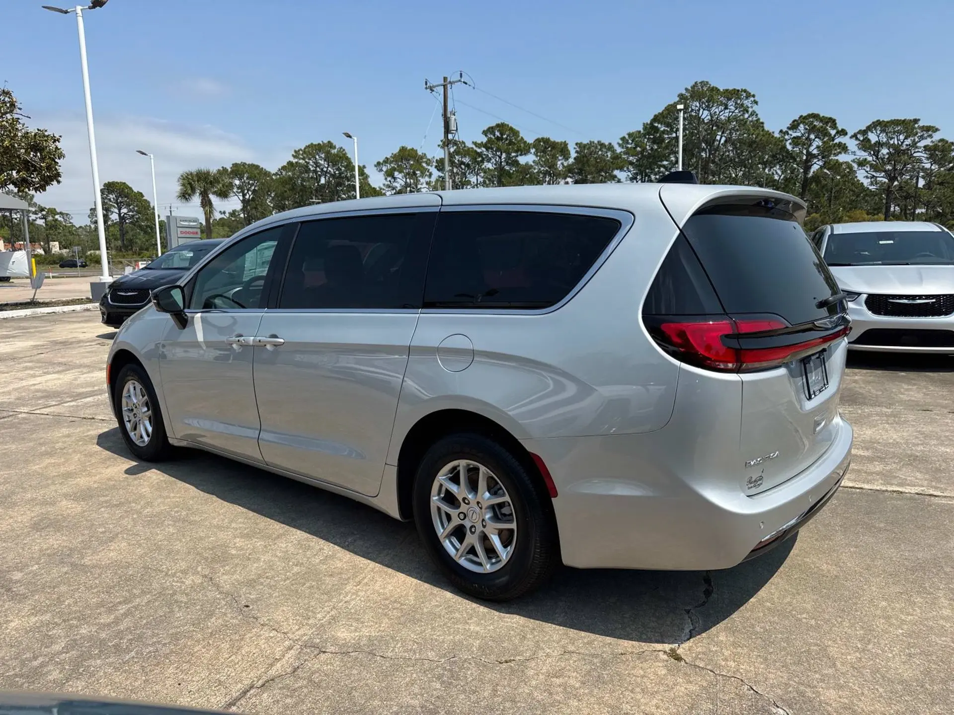 2026 Chrysler Pacifica Select photo 5