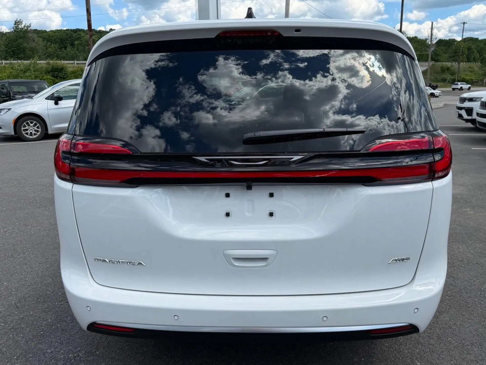 2027 Chrysler Pacifica Select AWD photo 5