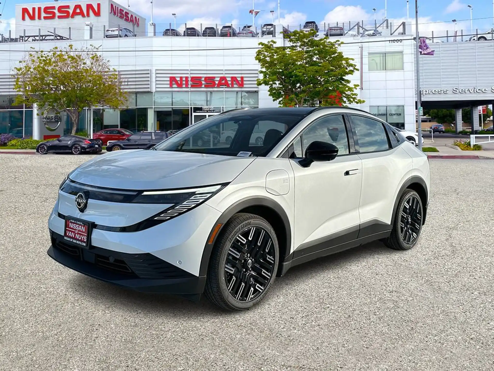 2026 Nissan Leaf Platinum+'s photo
