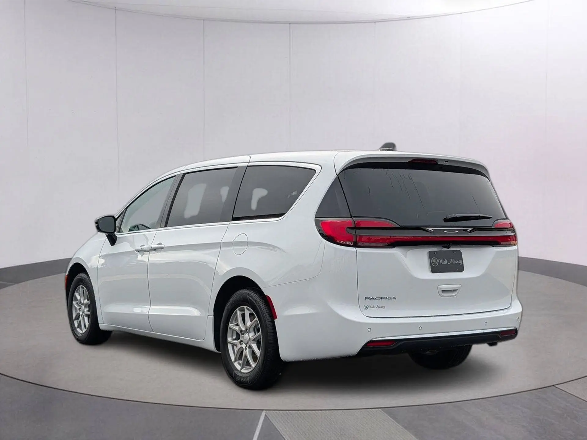 2027 Chrysler Pacifica Select photo 3