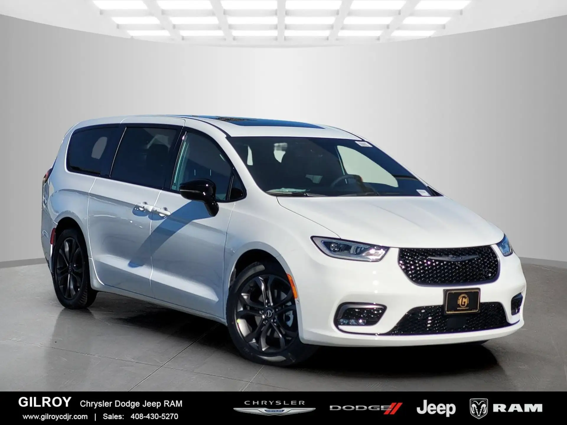 2026 Chrysler Pacifica Select photo 1
