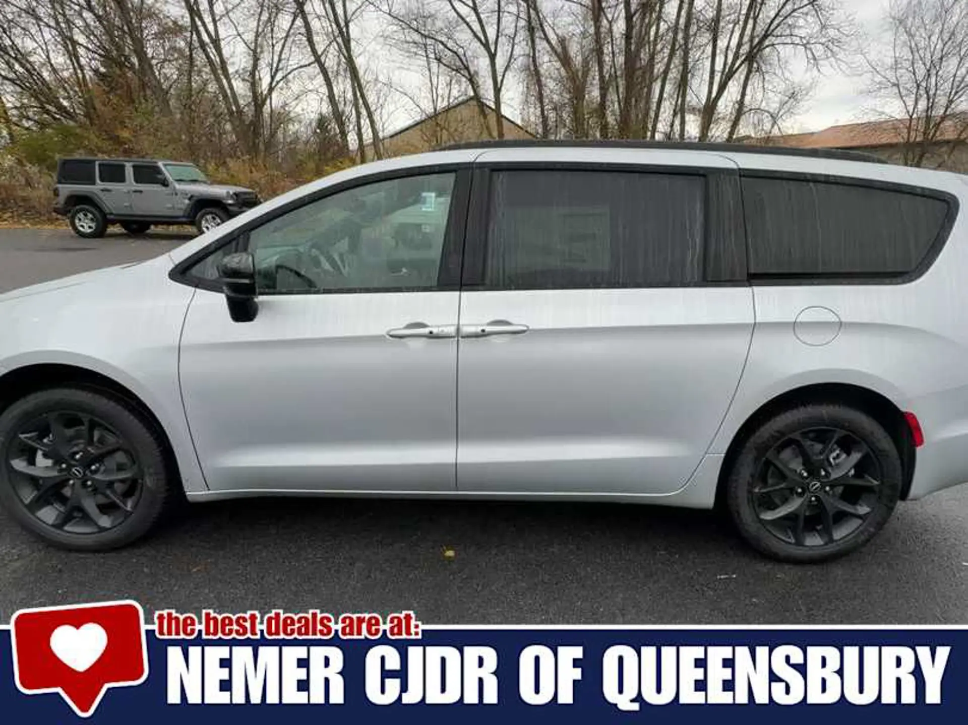 2026 Chrysler Pacifica Select AWD photo 5