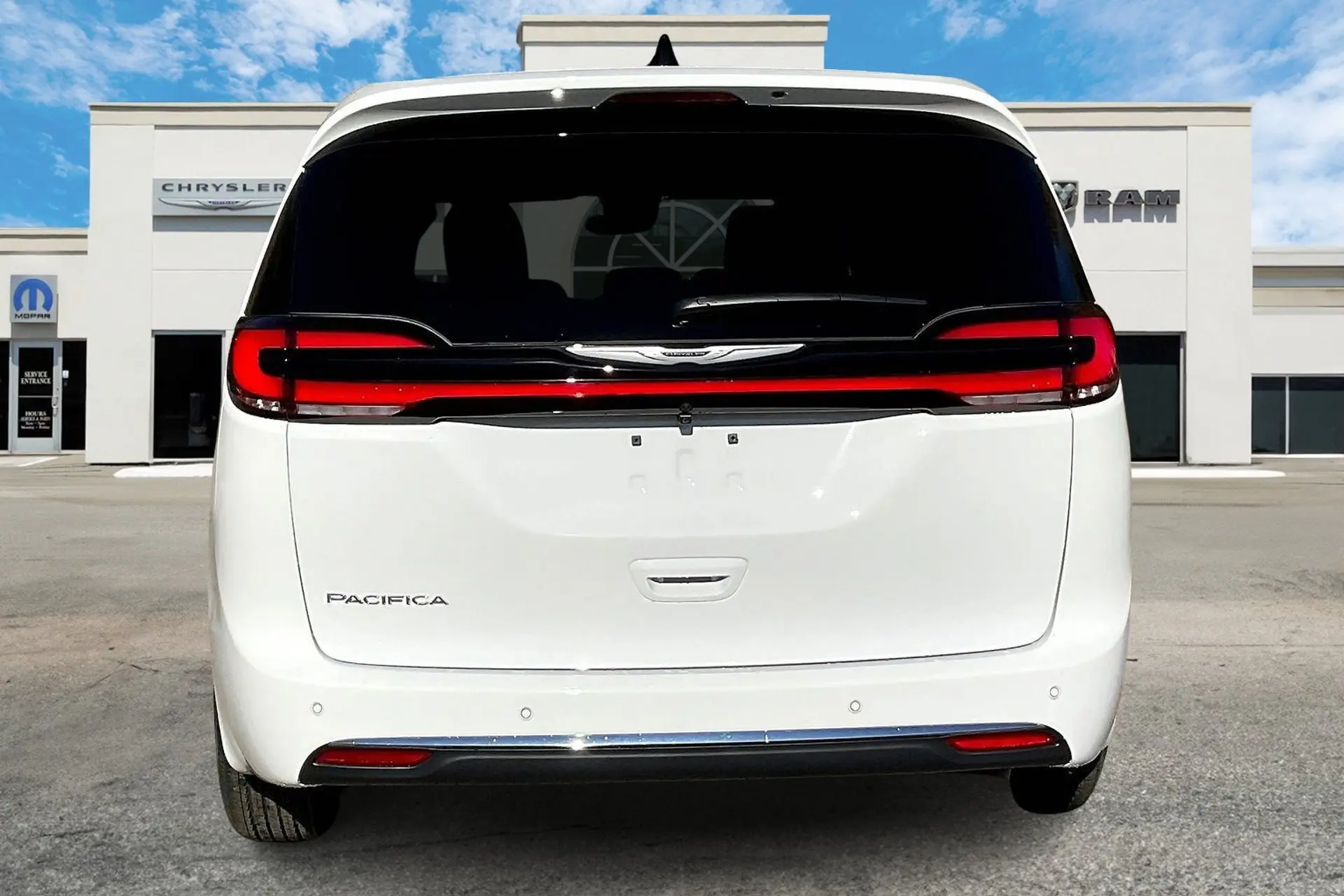 2026 Chrysler Pacifica Select photo 4